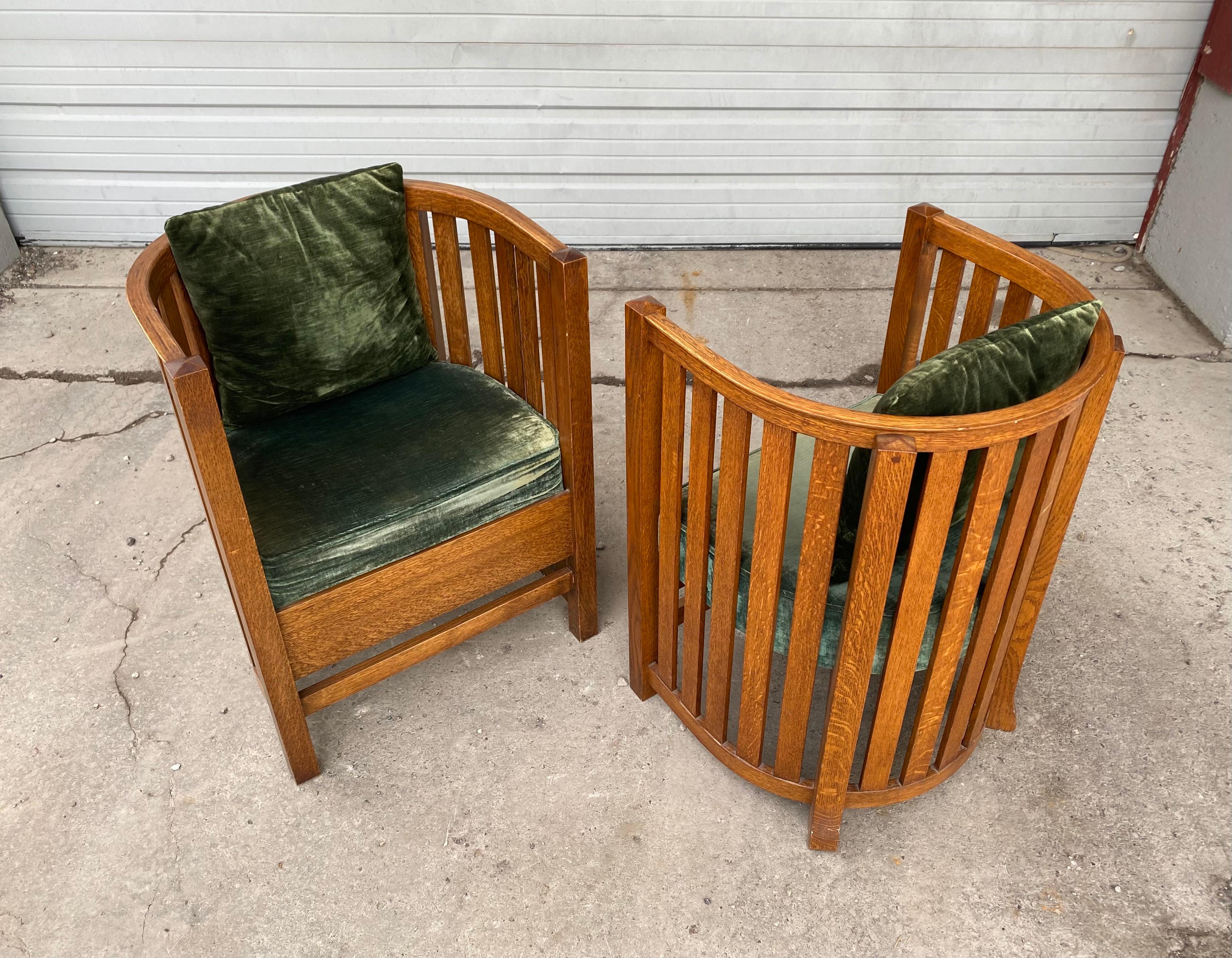 Arts and Crafts Classic Pair of Barrel Chairs, after Frank Lloyd Wright, attrib. Plail Brothers