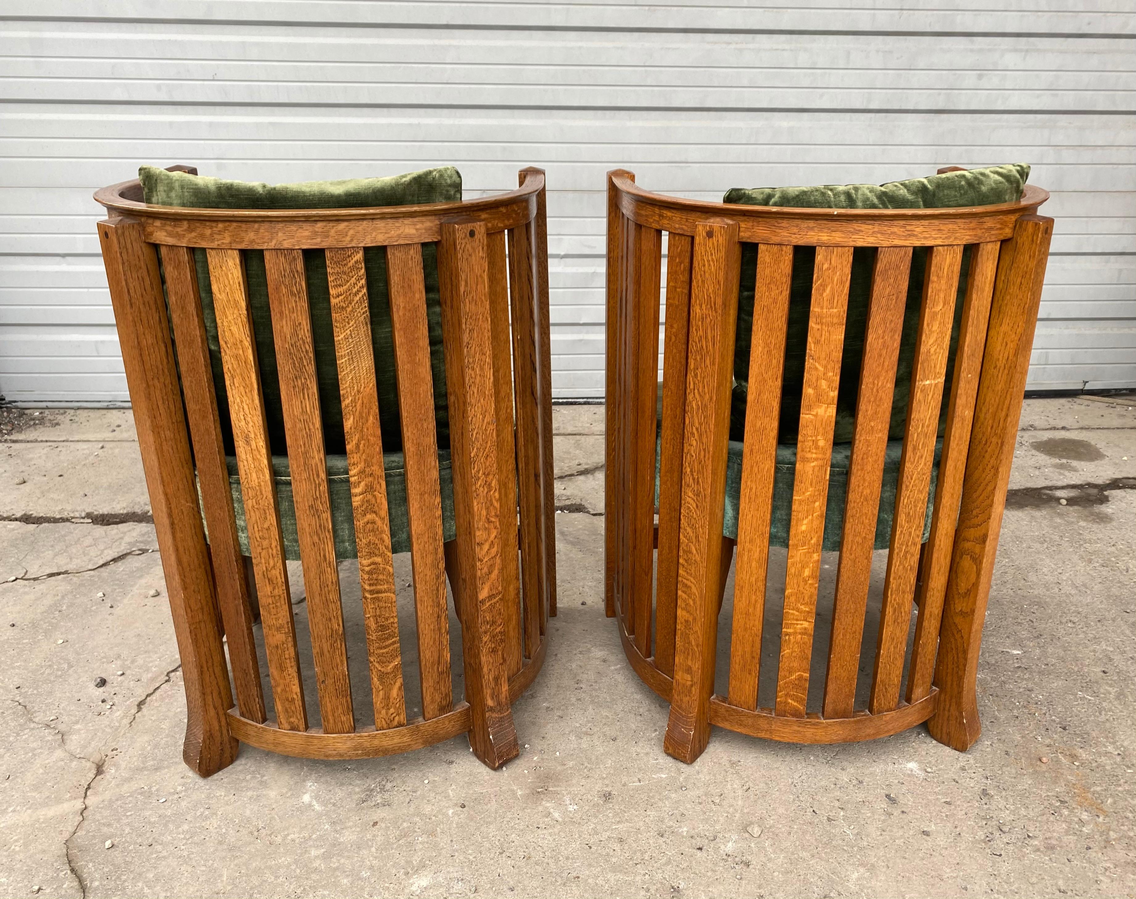 Classic Pair of Barrel Chairs, after Frank Lloyd Wright, attrib. Plail Brothers In Good Condition In Buffalo, NY