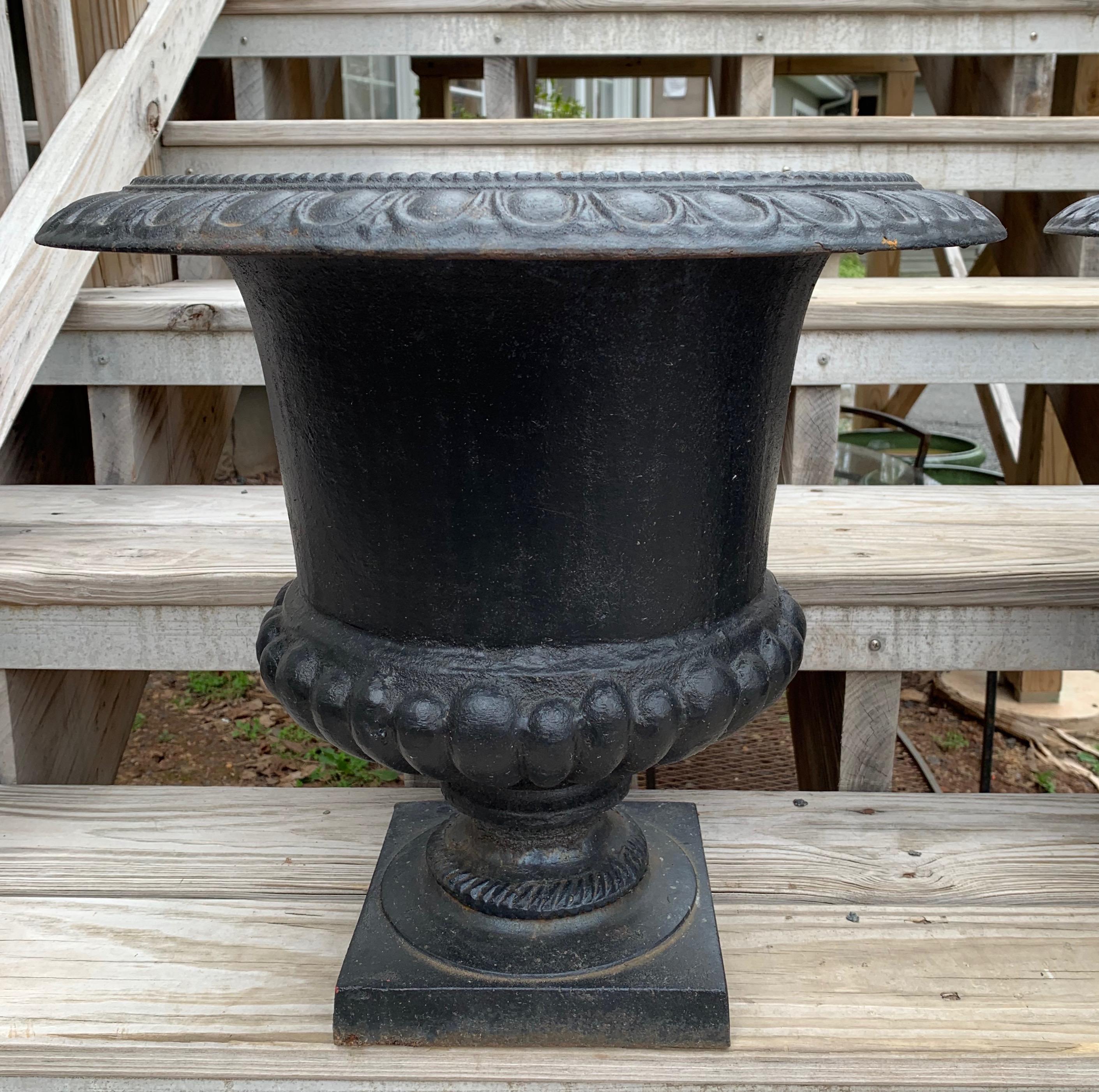 Classic Pair of Black Vintage Cast Iron Planters Urns In Excellent Condition In Hopewell, NJ