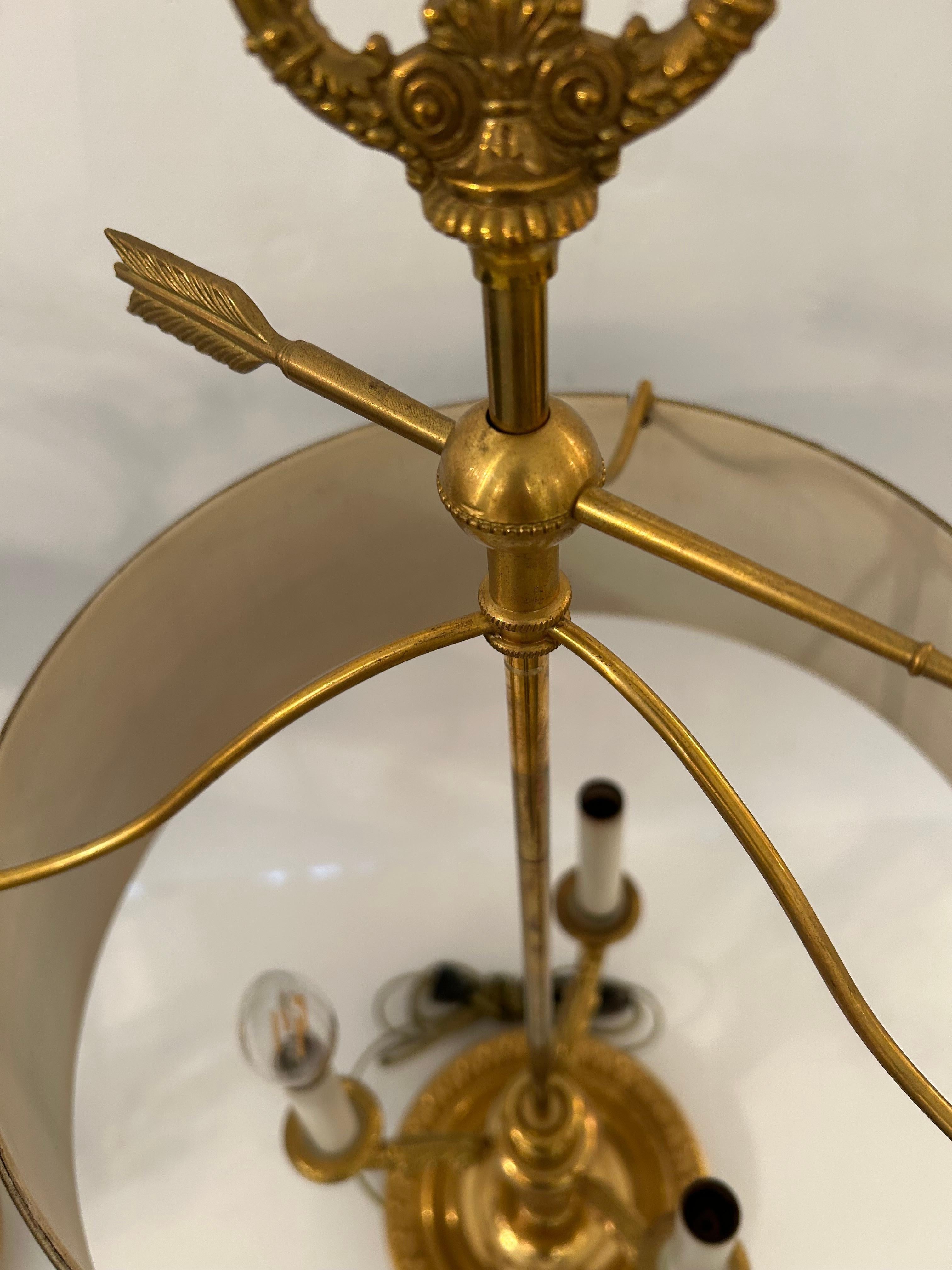 Coppia classica di lampade d'epoca in ottone finemente fuso Buillotte In condizioni buone in vendita a Hopewell, NJ
