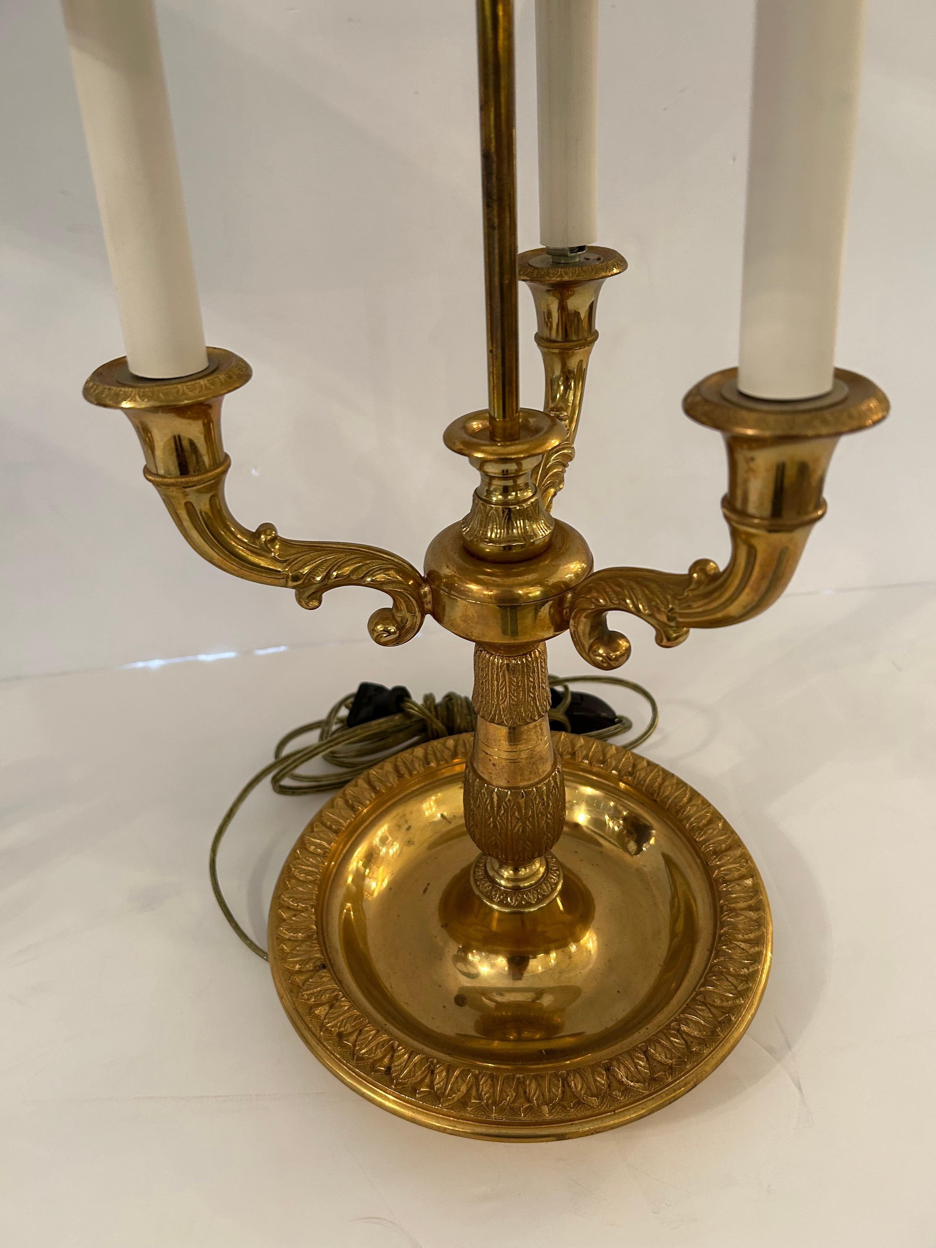 Coppia classica di lampade d'epoca in ottone finemente fuso Buillotte in vendita 1