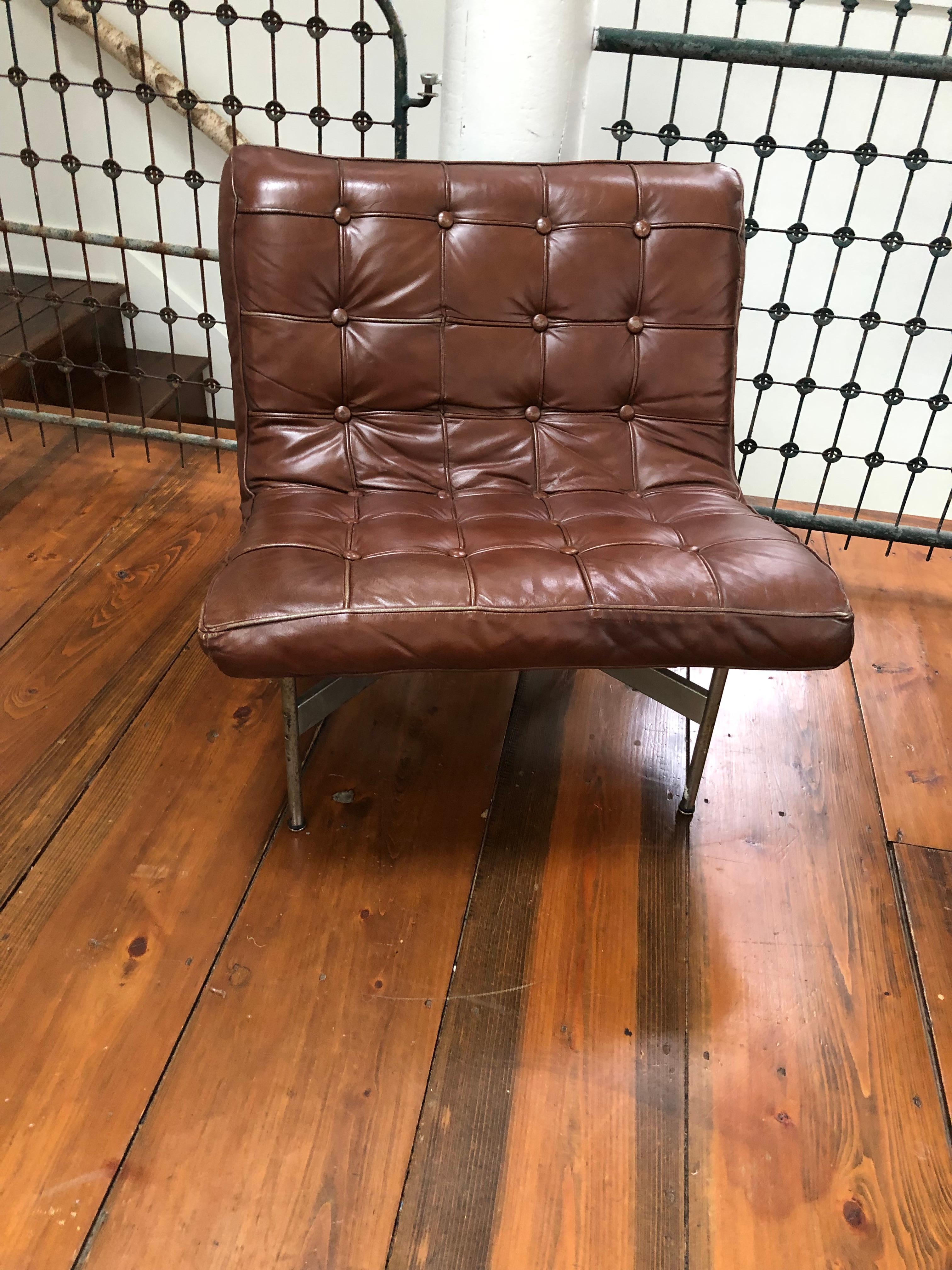 Classic Pair of Chocolate Brown Leather Barcelona Style Club Chairs In Good Condition In Hopewell, NJ