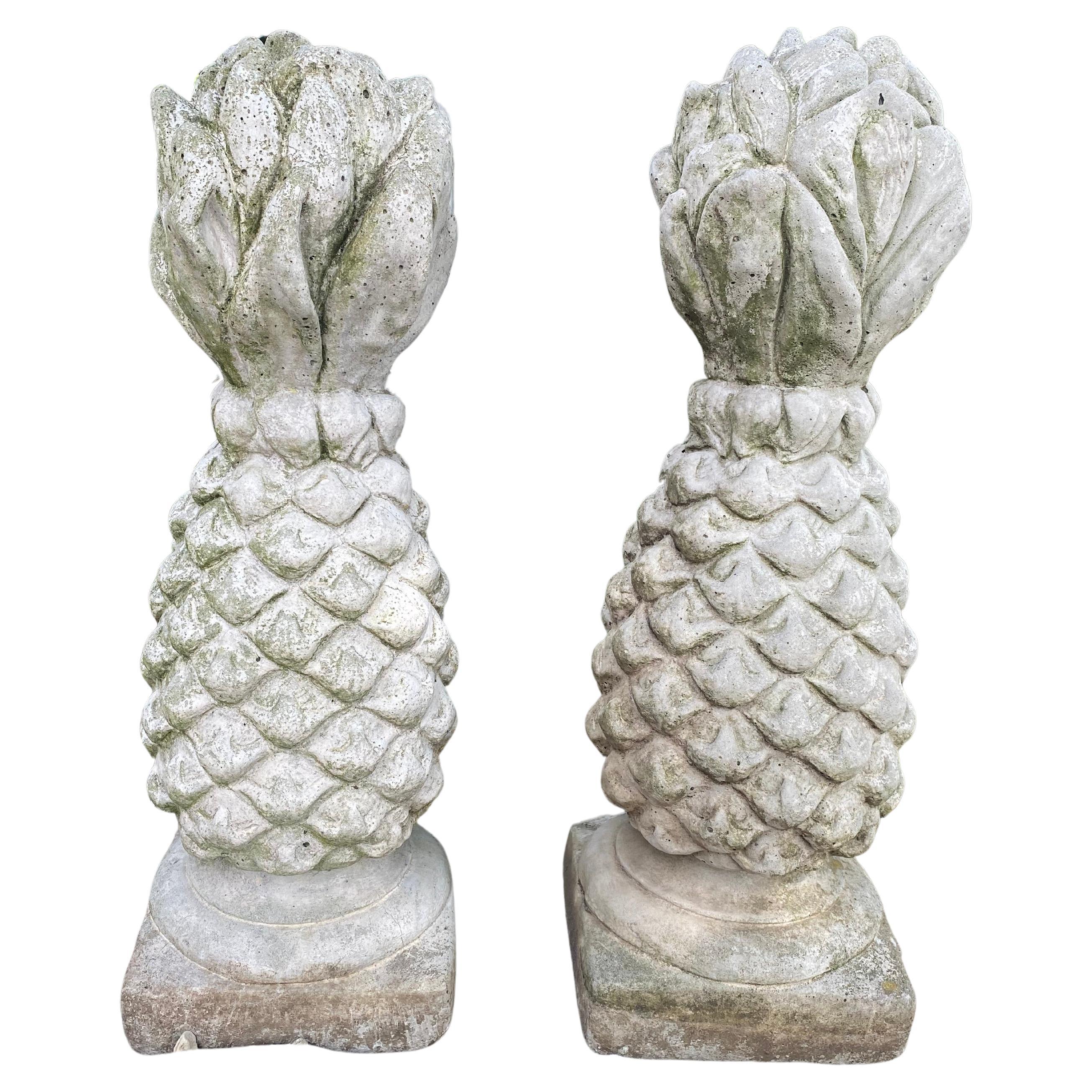Coppia classica di sculture ornamentali di ananas da giardino in calcestruzzo