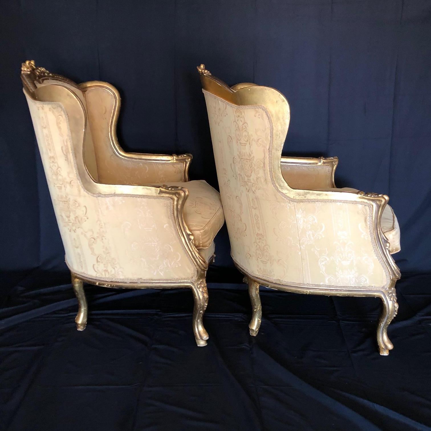 Italian Classic Pair of Louis XV Style Giltwood Bergeres Armchairs