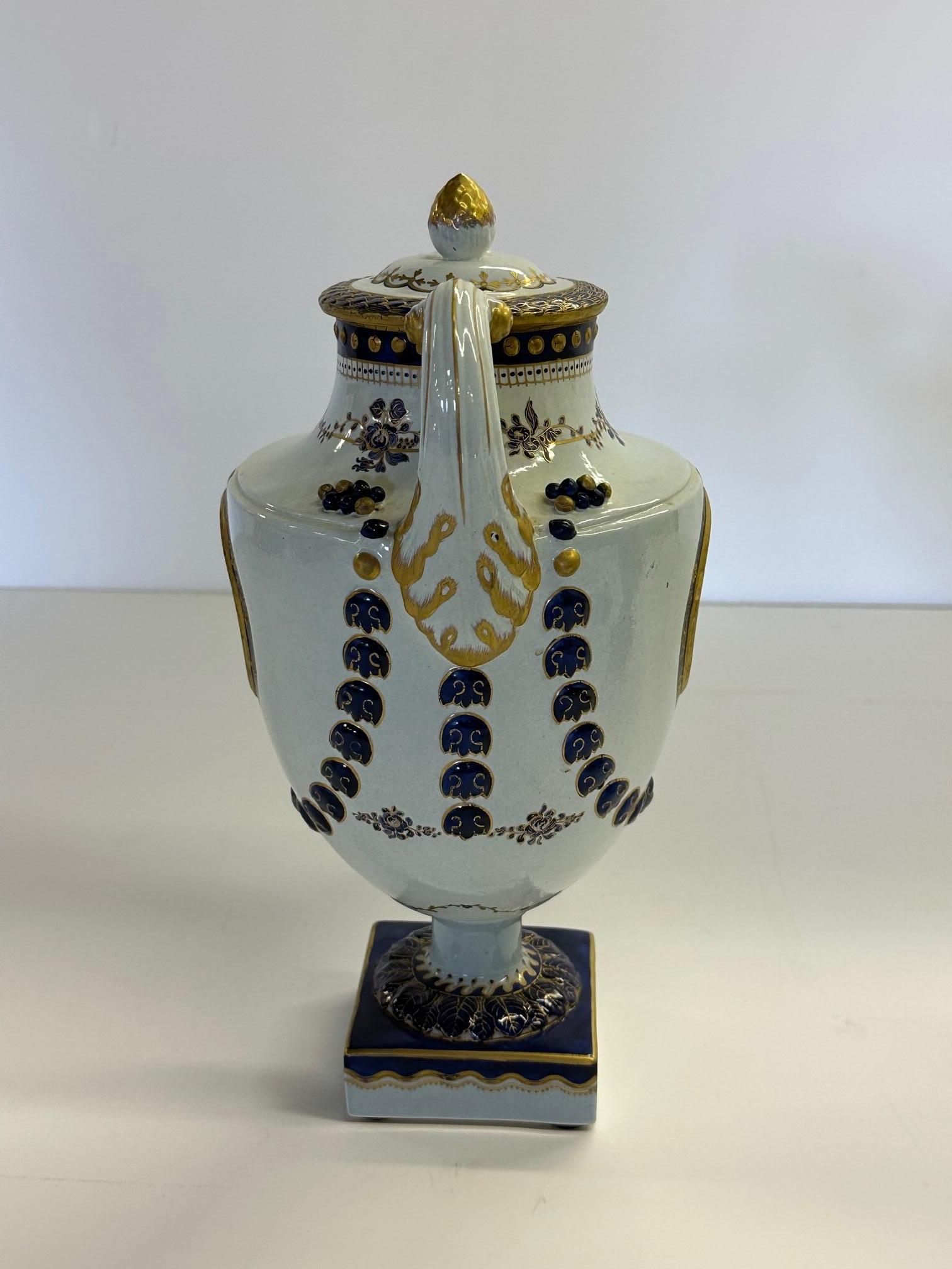 Classic Pair of Mottahedeh Chinese Export Style Covered Urns For Sale 3