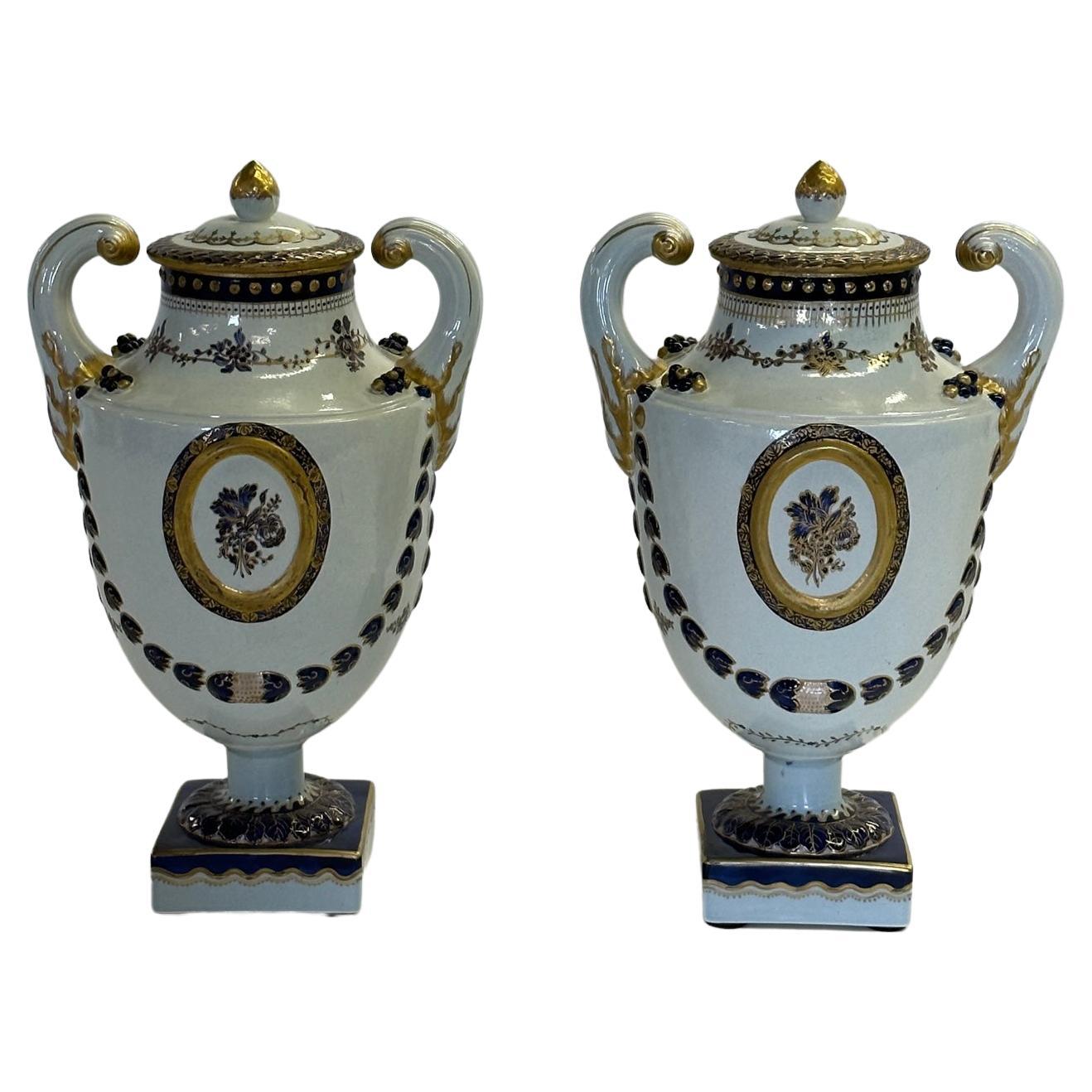 Classic Pair of Mottahedeh Chinese Export Style Covered Urns For Sale