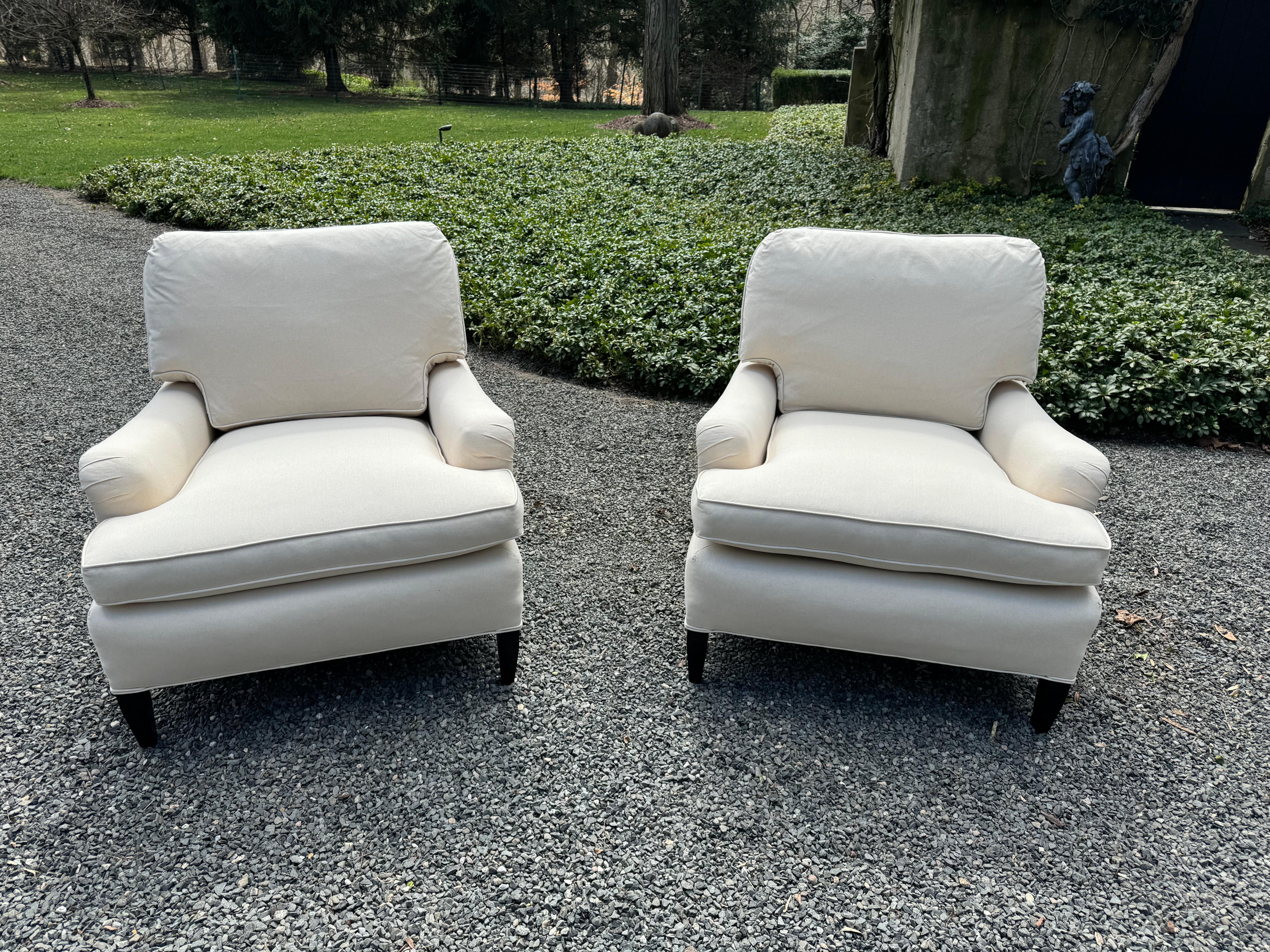 Classic Pair of Newly Upholstered Off White Duck Club Chairs For Sale 1