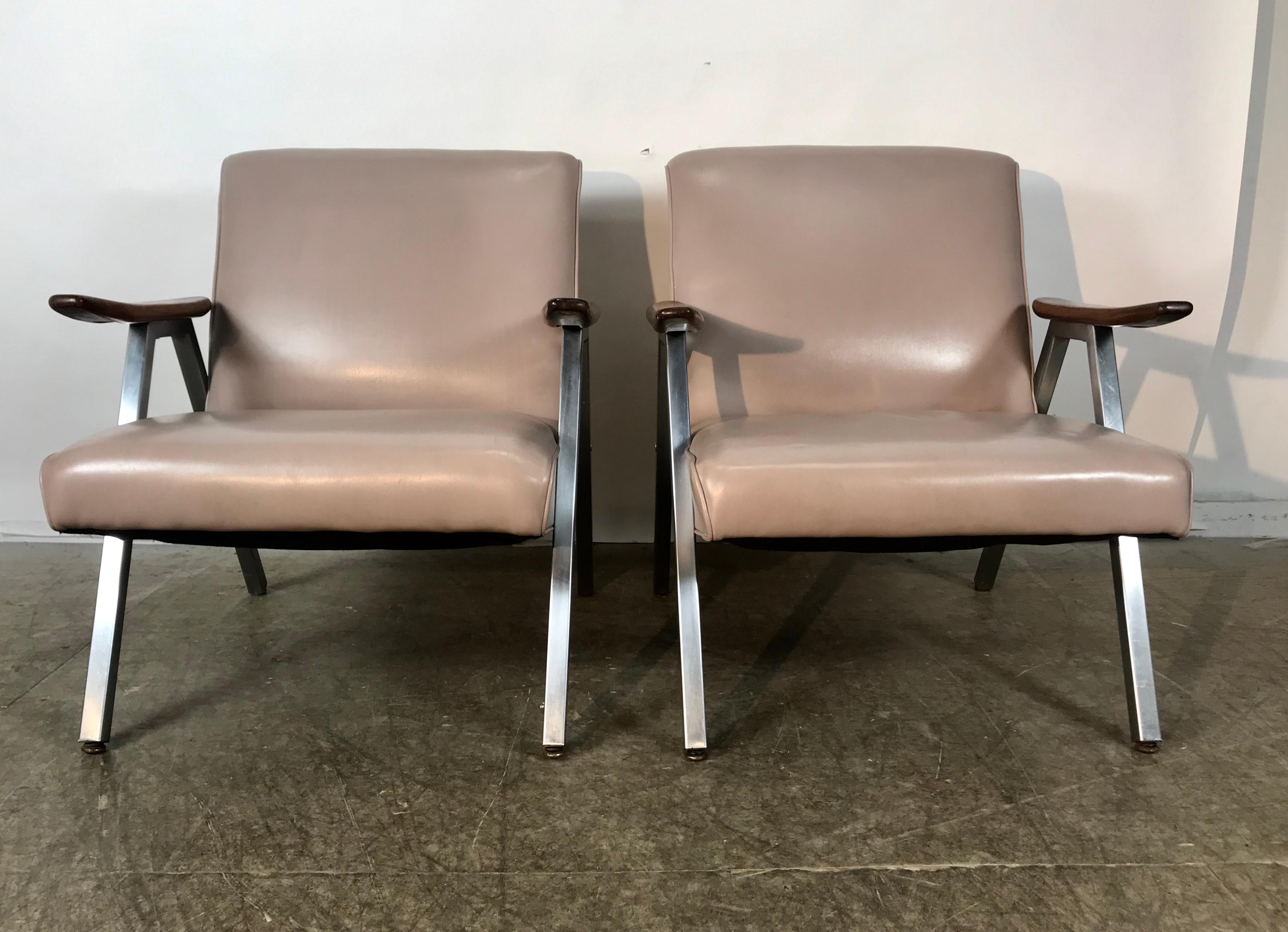 Mid-Century Modern Classic Pair of Royal Chrome Aluminum Lounge Chairs For Sale