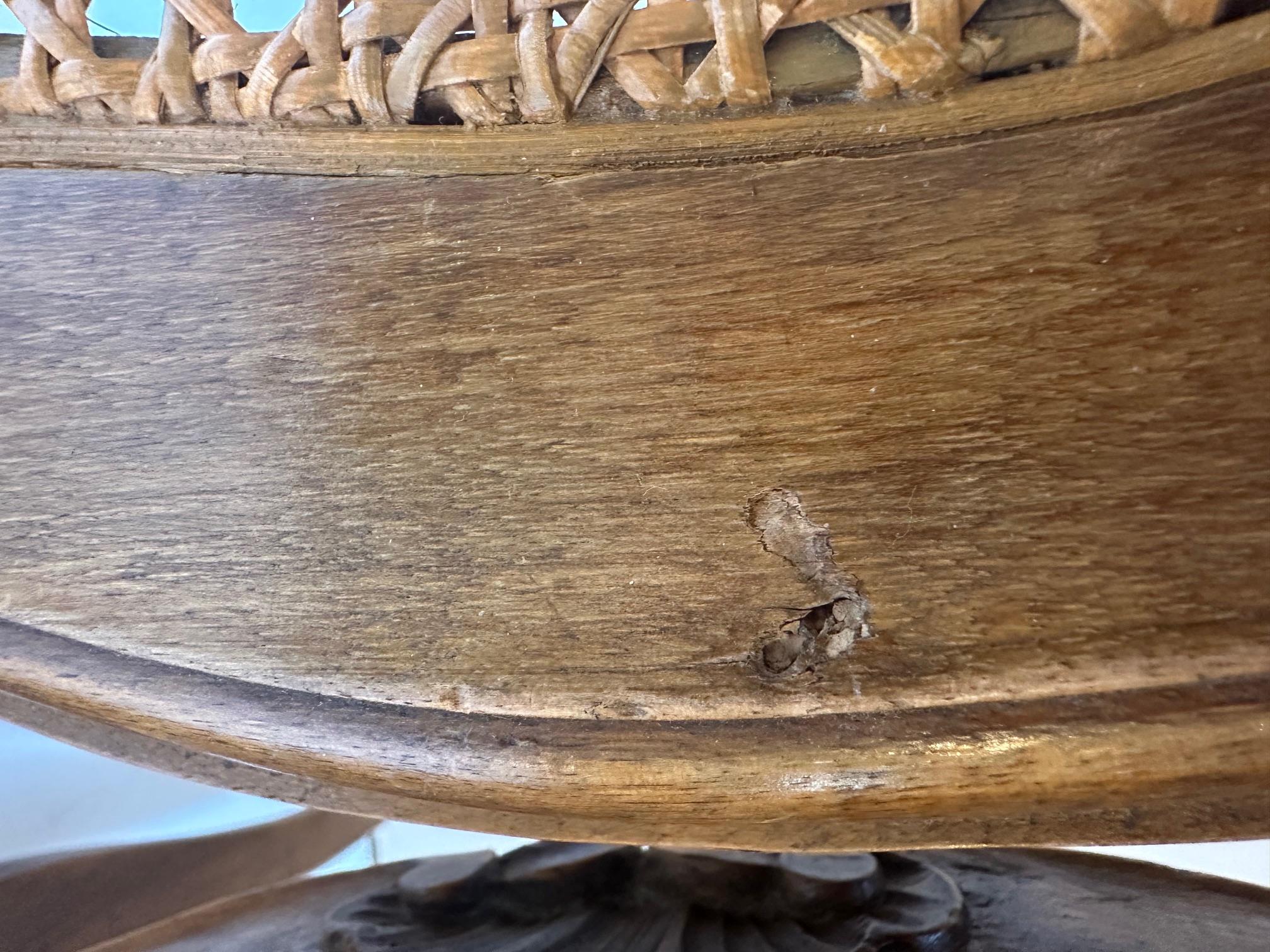 Pareja de bancos clásicos de madera de nogal con cojines personalizados con estampado de animales en venta 5