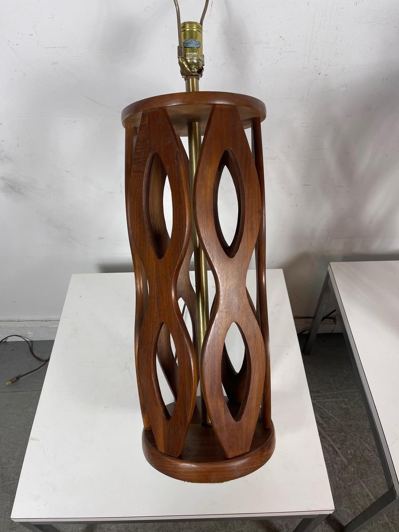 Classic Pair Sculpted Walnut Mid Century Modern Table Lamps by Modeline Lamp Co. In Good Condition For Sale In Buffalo, NY