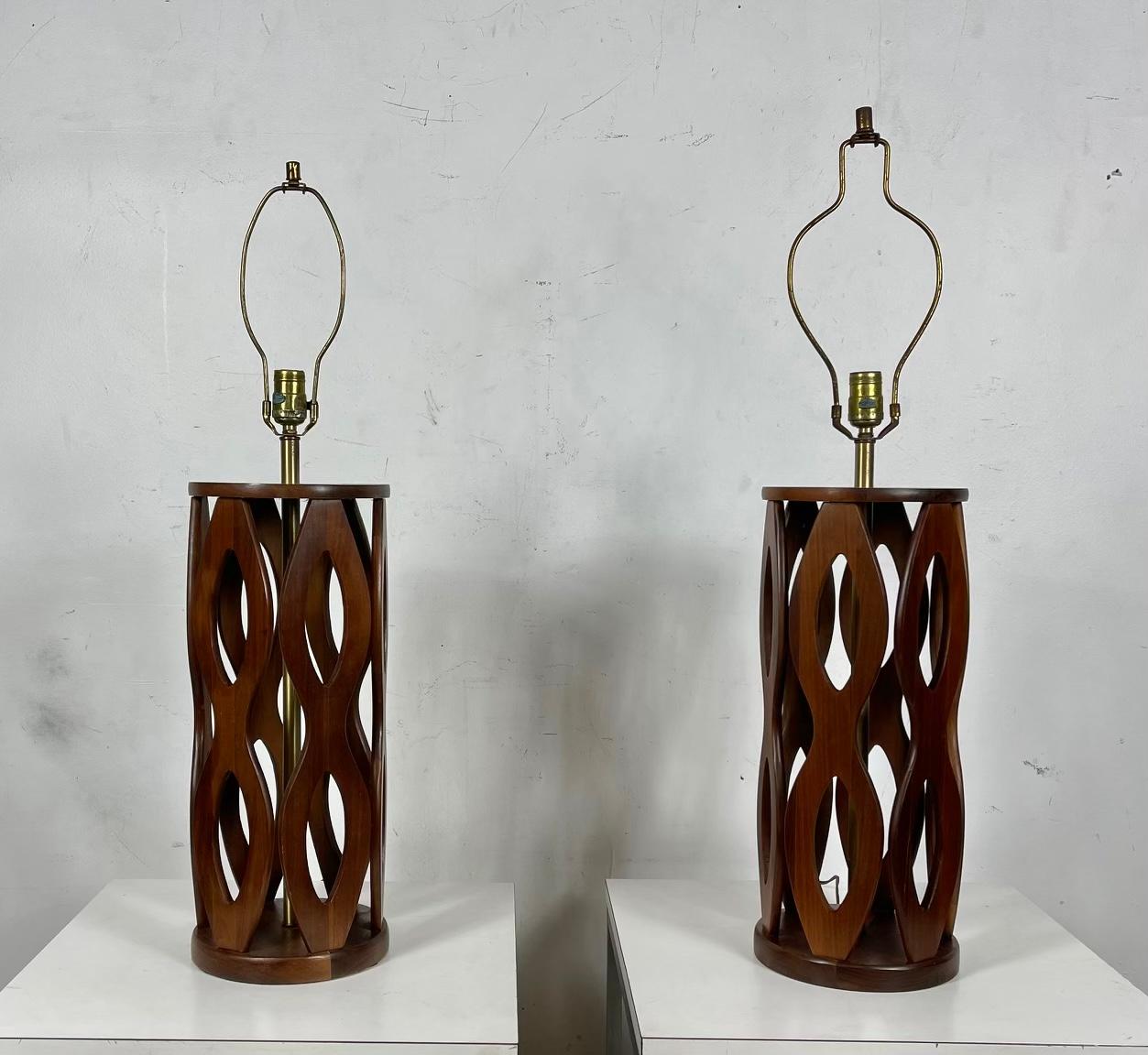 Brass Classic Pair Sculpted Walnut Mid Century Modern Table Lamps by Modeline Lamp Co. For Sale