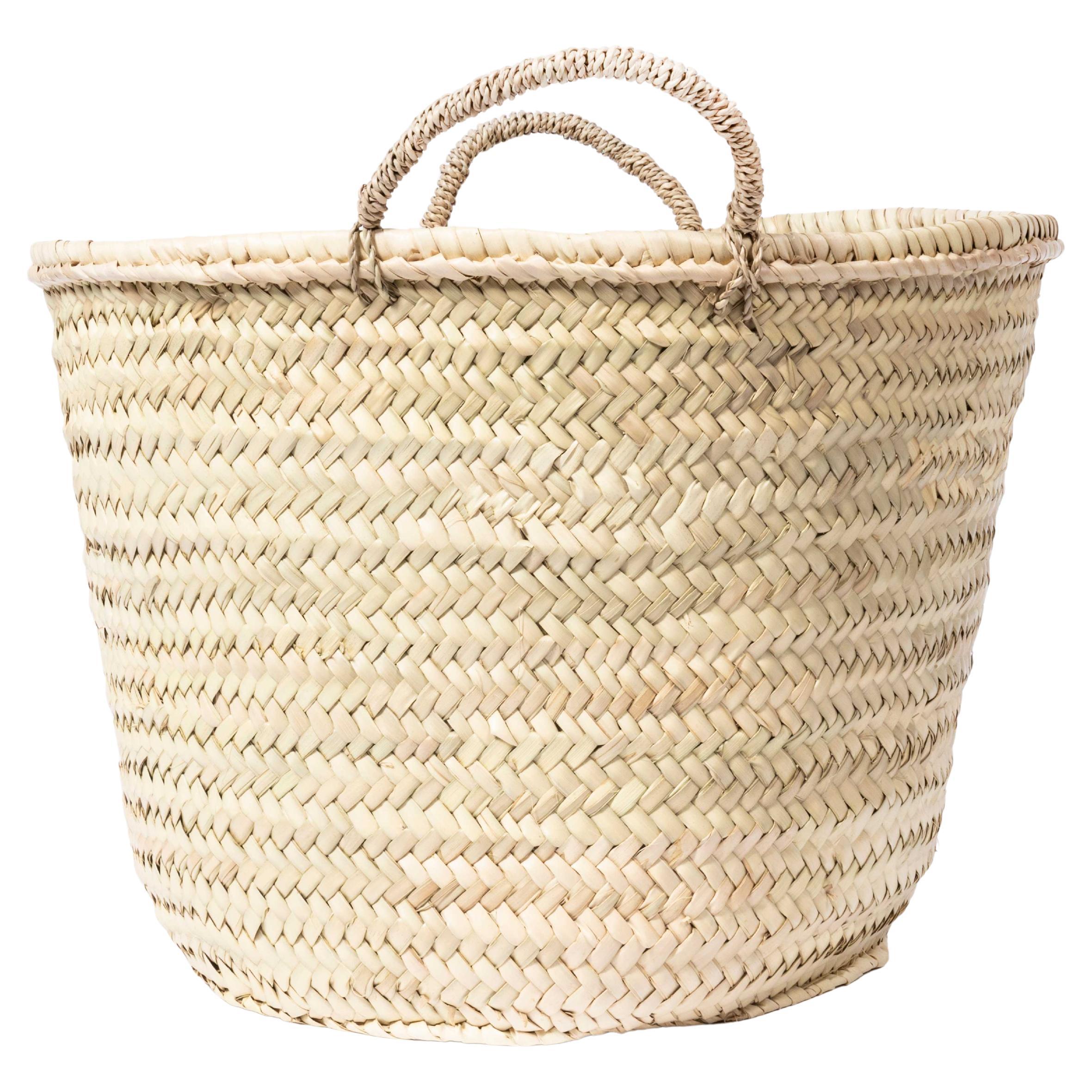Cesta clásica de hojas de palmera