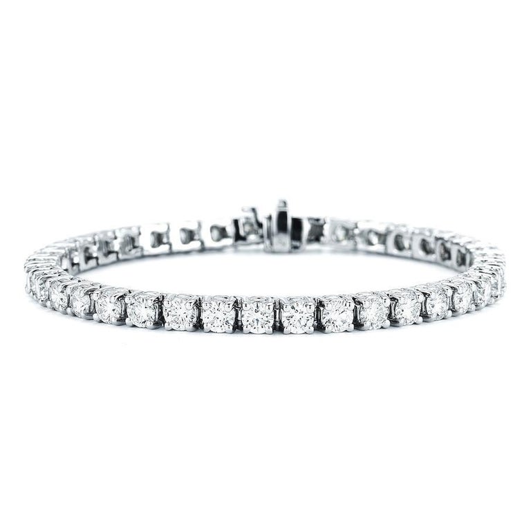 Classic Pave Diamond Tennis Bracelet 7 Carat Total Weight, 14K Gold