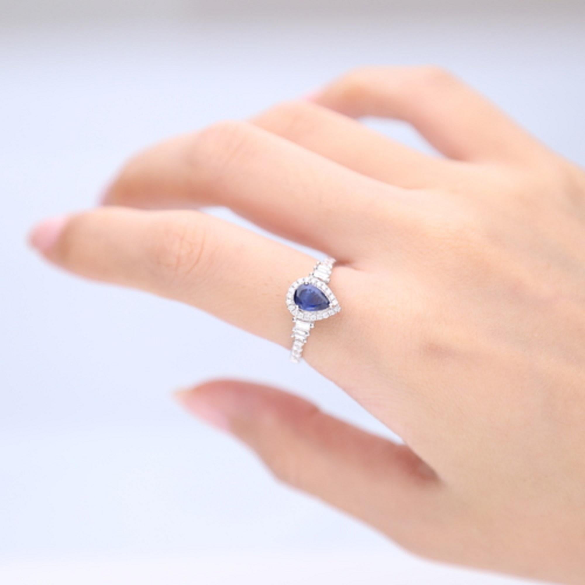 Anillo clásico de oro blanco de 14 quilates con zafiro azul talla pera y diamante blanco en Nuevo Estado en New York, NY