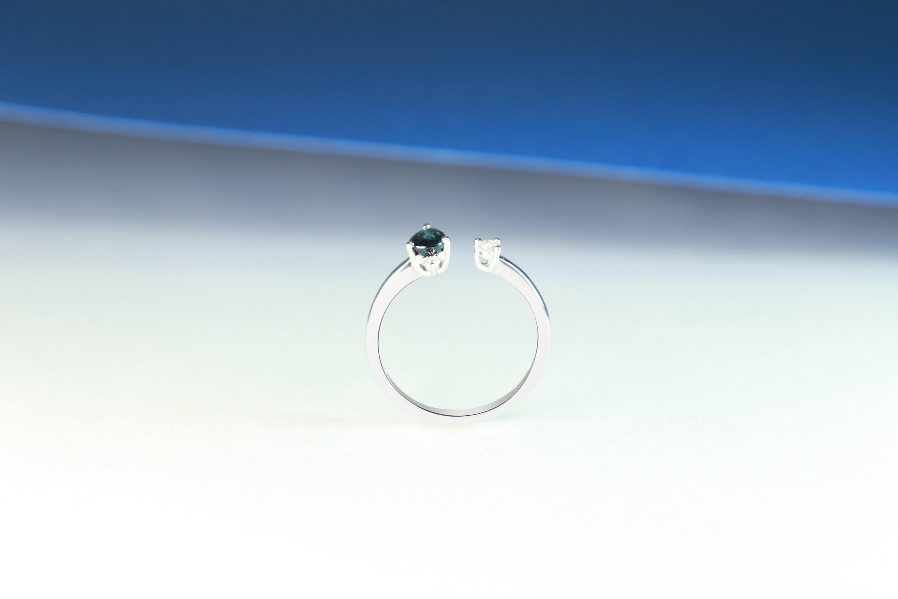 Women's Classic Pear-Cut Blue Sapphire with Round-Cut Diamond 10k White Gold Ring For Sale