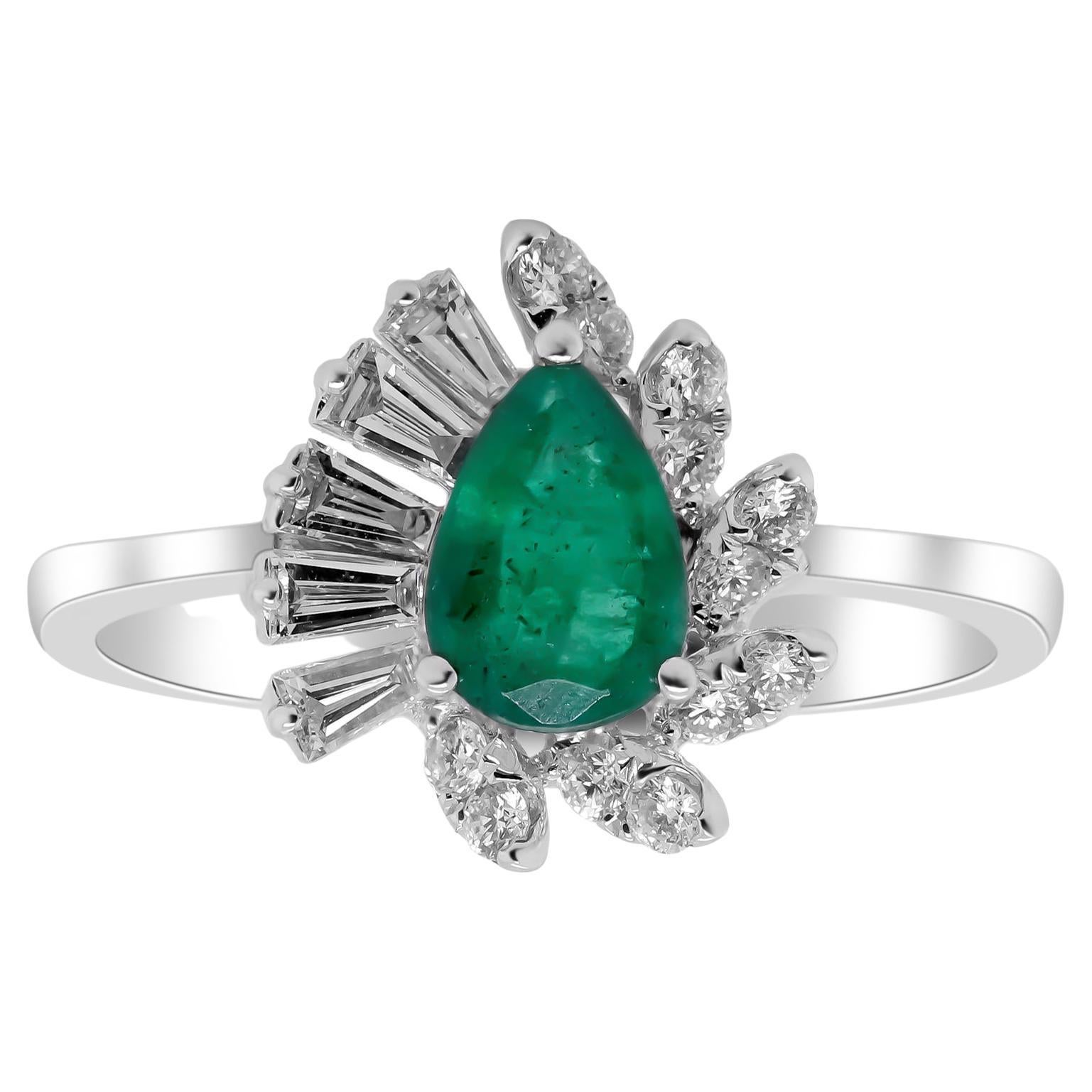 Classic Pear Cut Emerald and White Diamond 18K White Gold Ring For Sale