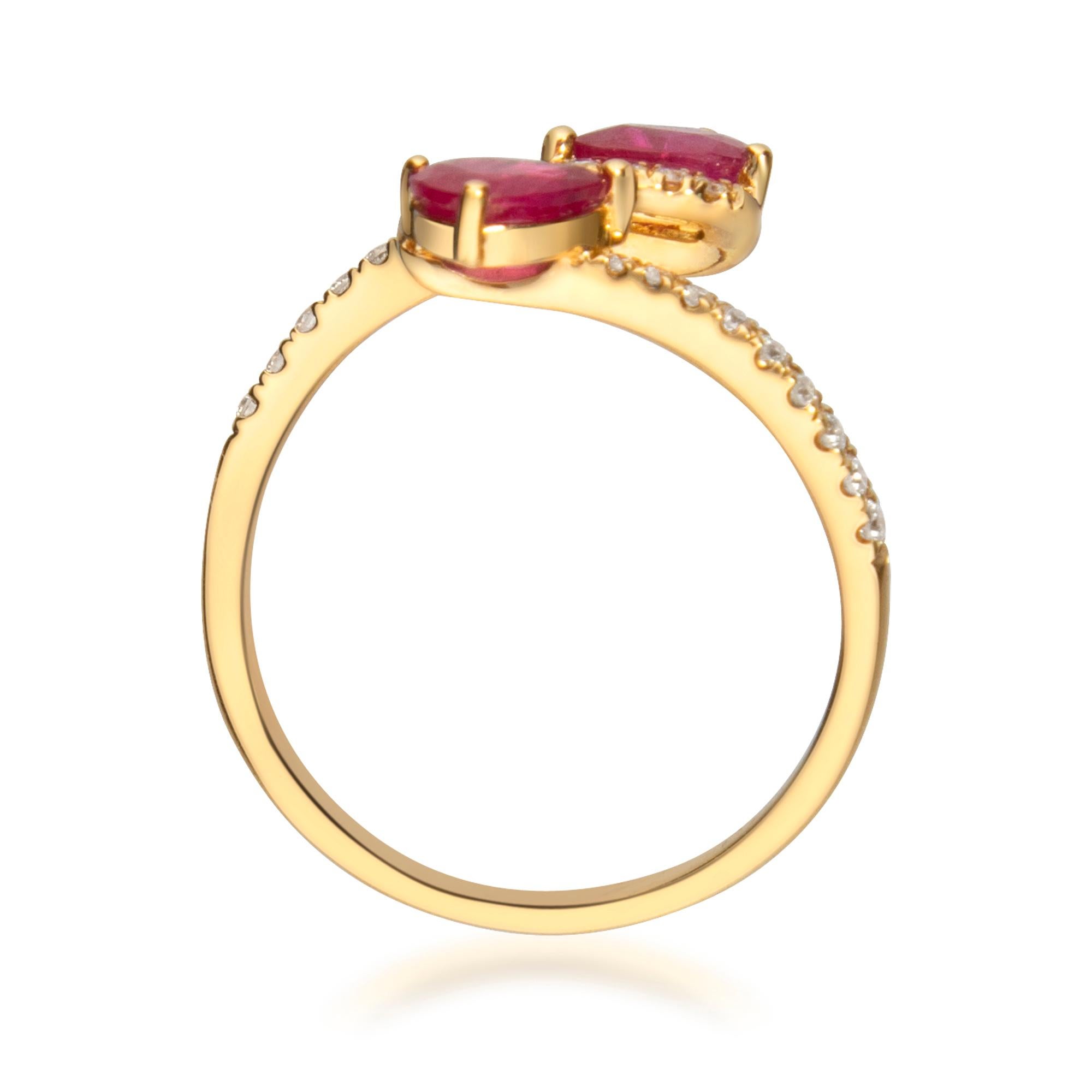 Classic Pear-Cut Ruby with Round-Cut Diamond 10k Yellow Gold Ring In New Condition For Sale In New York, NY