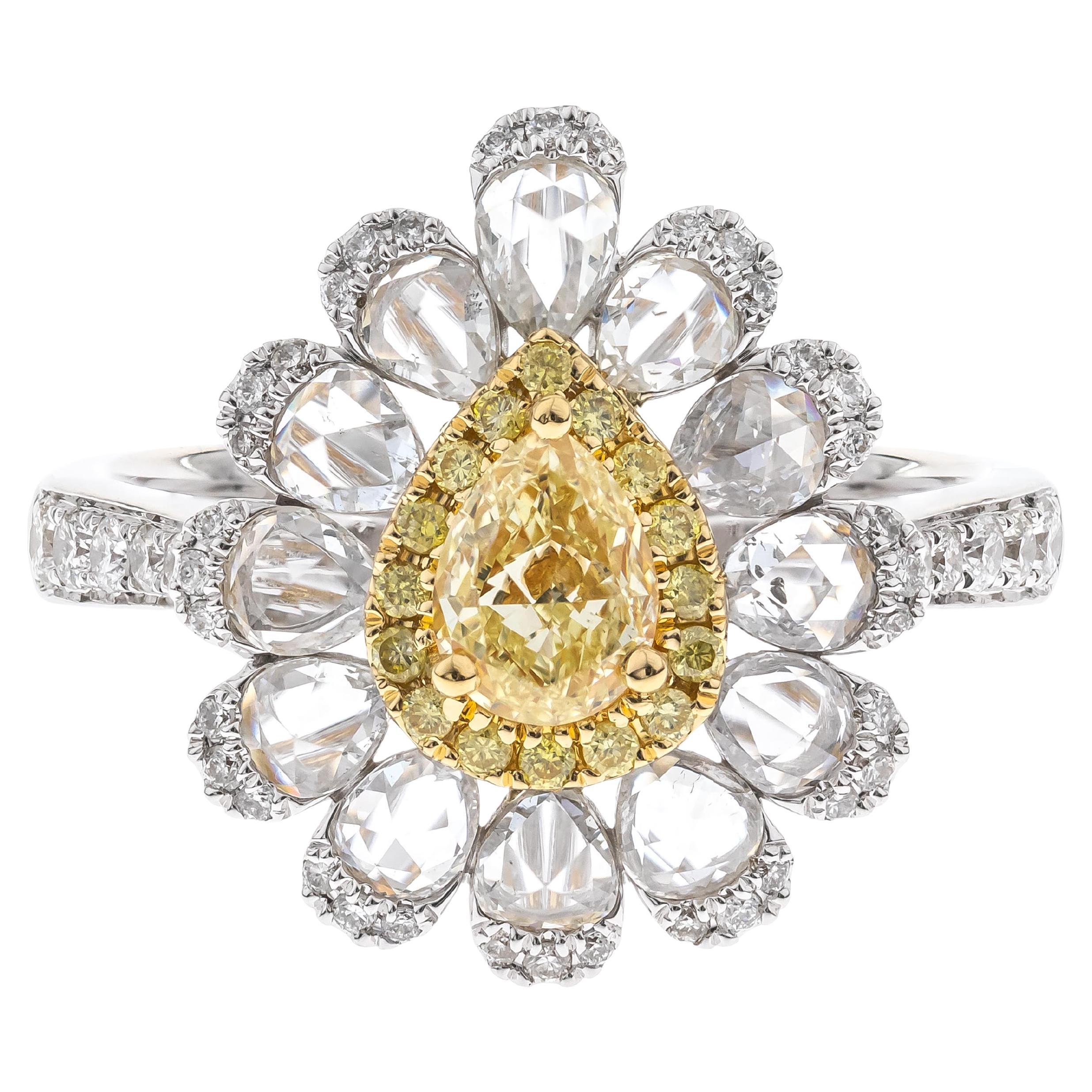 Bague classique en or TT 18 carats diamant jaune taille poire et diamant blanc taille ronde