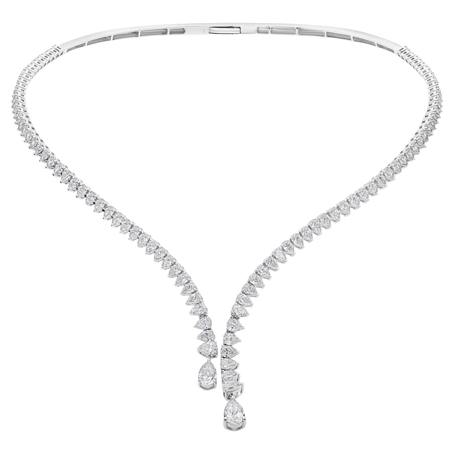Collier ras du cou classique en or blanc 18 carats avec diamants en forme de poire et collier en V