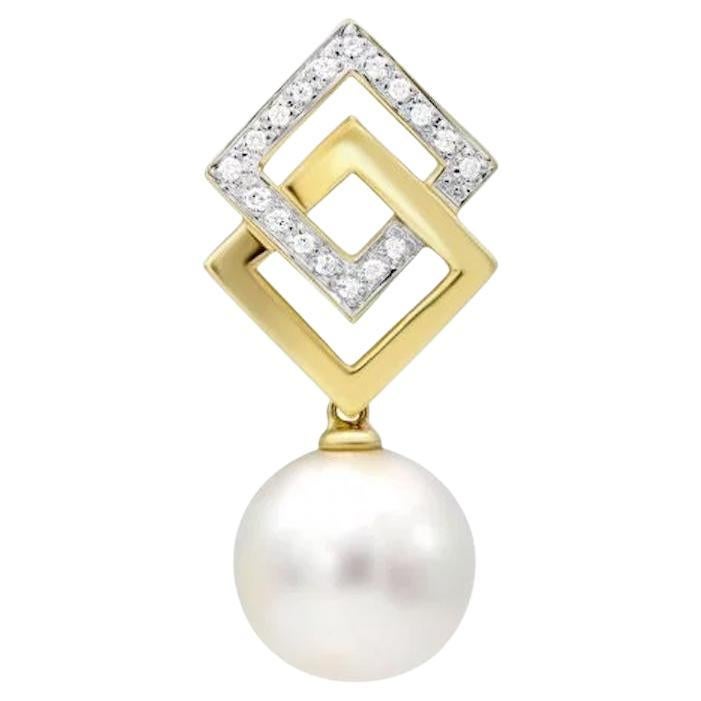 Classic Pearl Diamond Yellow White Gold Pendant for Her For Sale