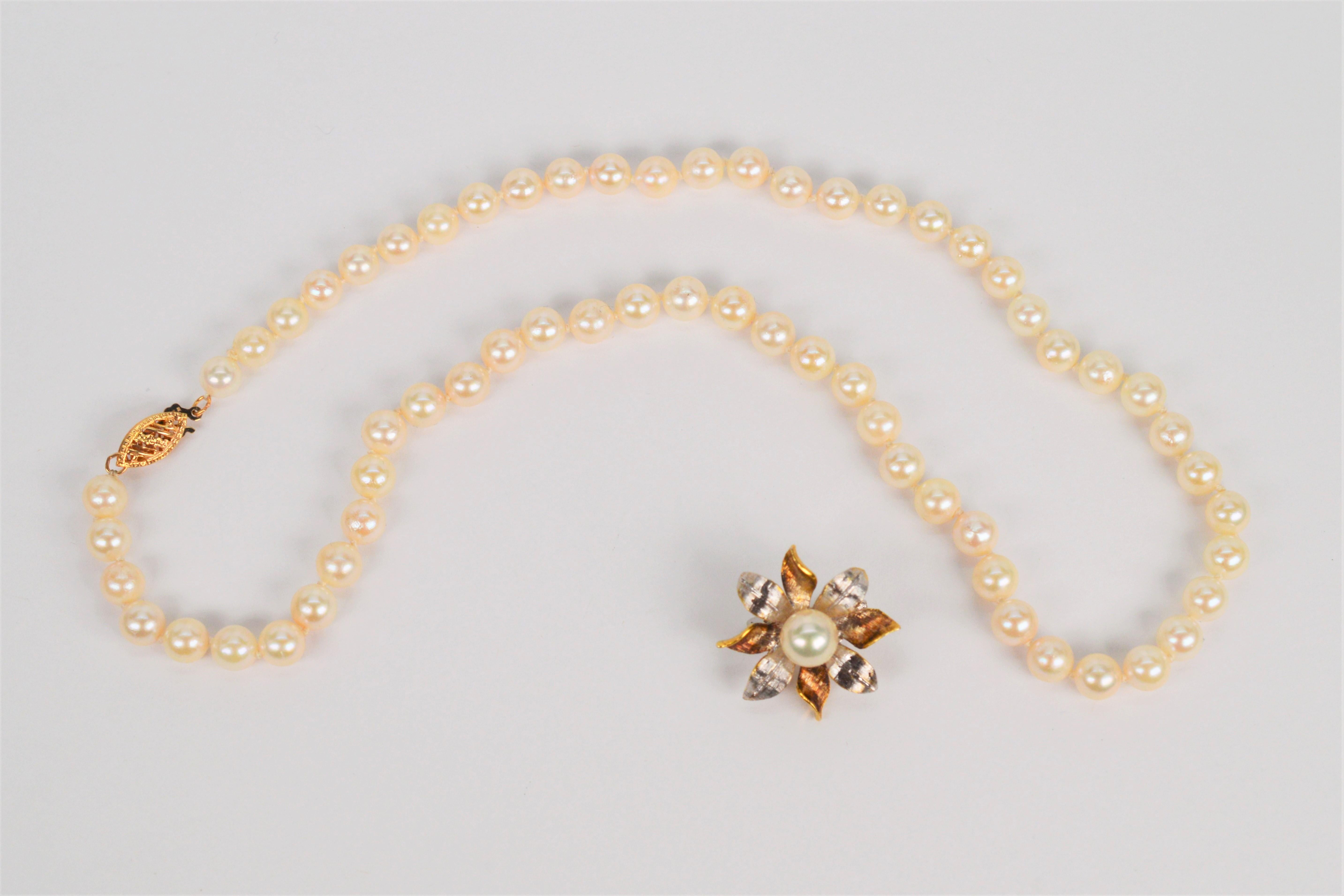 Classic Pearl Strand with 14 Karat Gold Vintage Floral Burst Enhancer In Excellent Condition For Sale In Mount Kisco, NY