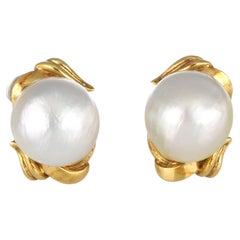 Classic Pearl Stud Earrings in 18K Yellow Gold