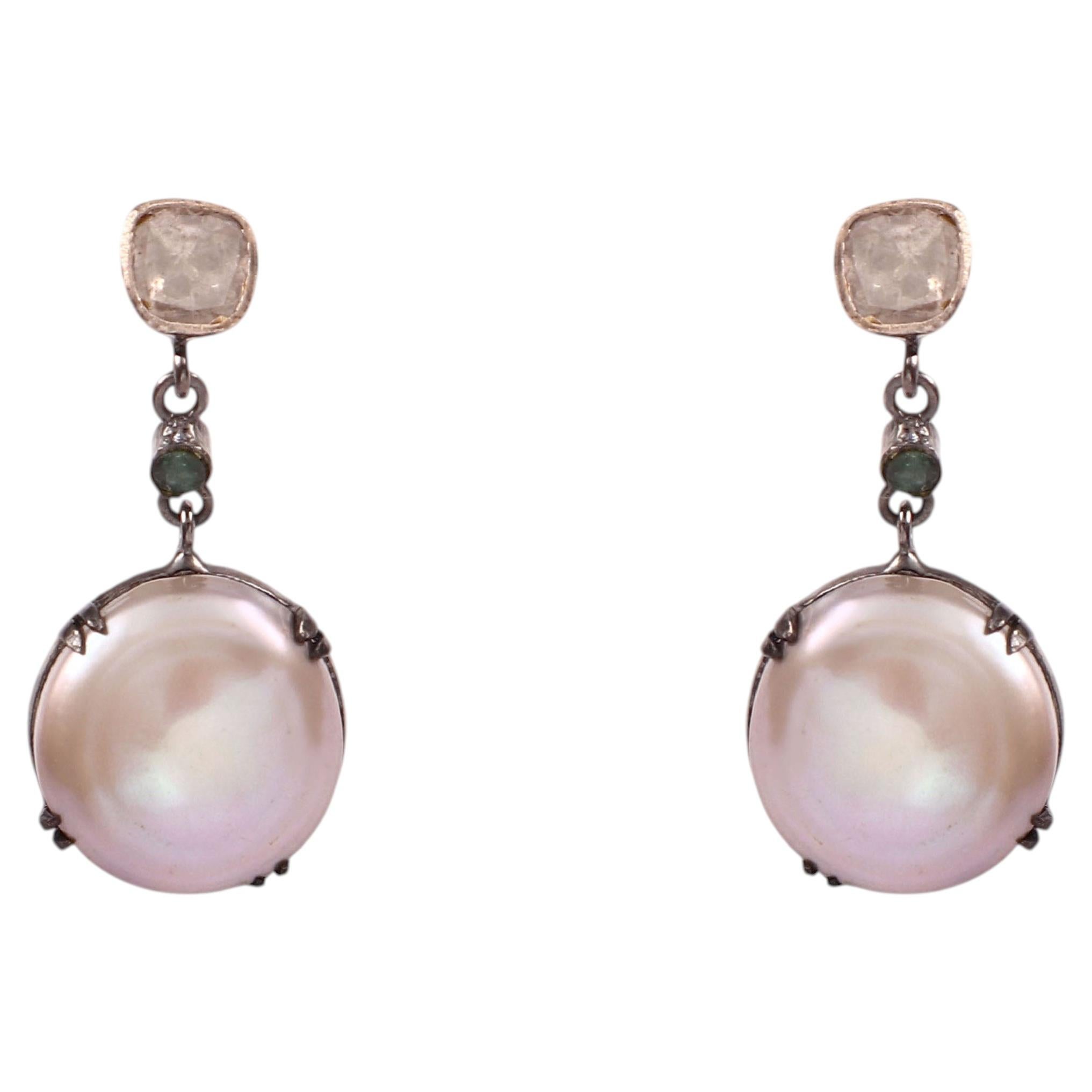 Klassische Ohrringe aus Sterling-Silber mit Perlen, ungeschliffenen grünen Diamanten und oxidiertem Smaragd-Silber