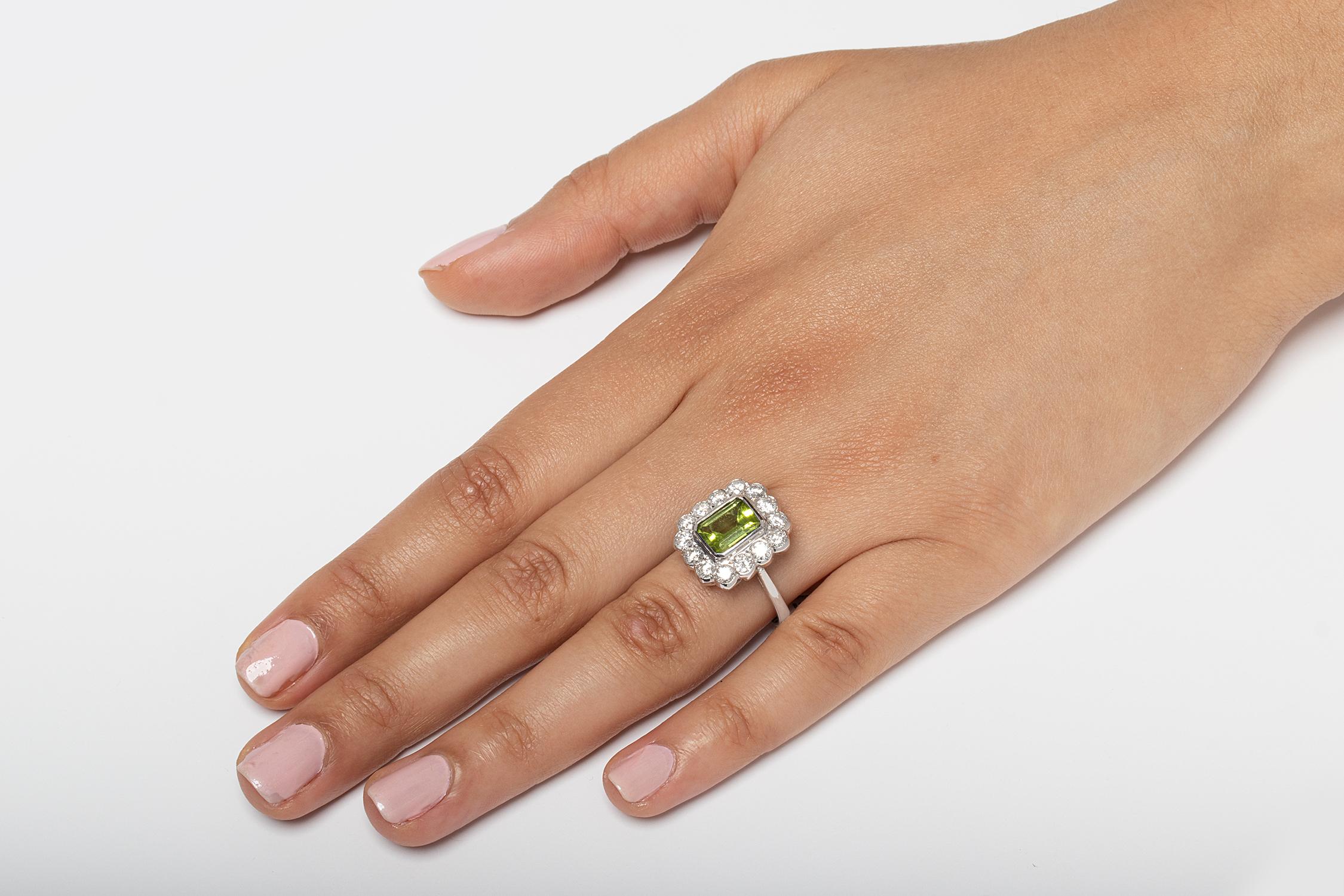 Classic Peridot and Diamond Halo Ring, circa 1980s In Good Condition For Sale In London, GB