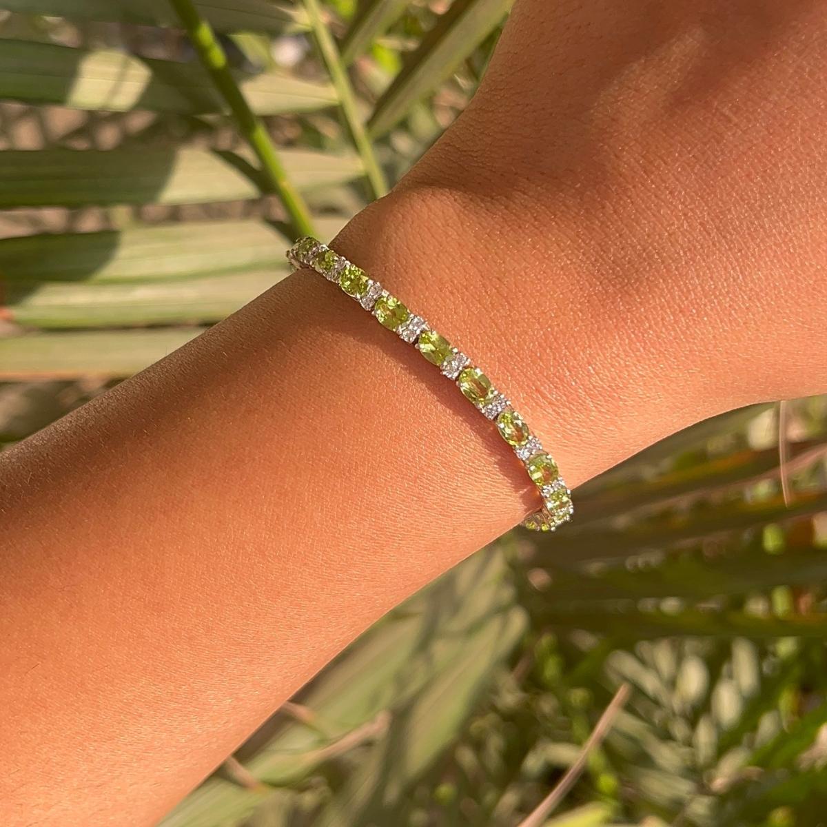 Classic Peridot & Zirkonia Eternity Tennisarmband für Oma Geschenk in Silber (Gemischter Schliff) im Angebot