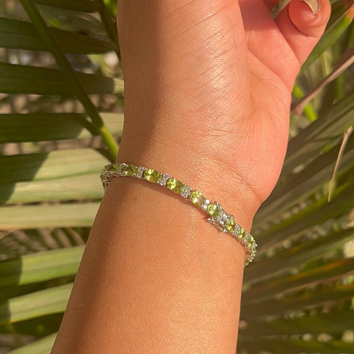 Classic Peridot & Zirkonia Eternity Tennisarmband für Oma Geschenk in Silber Damen im Angebot
