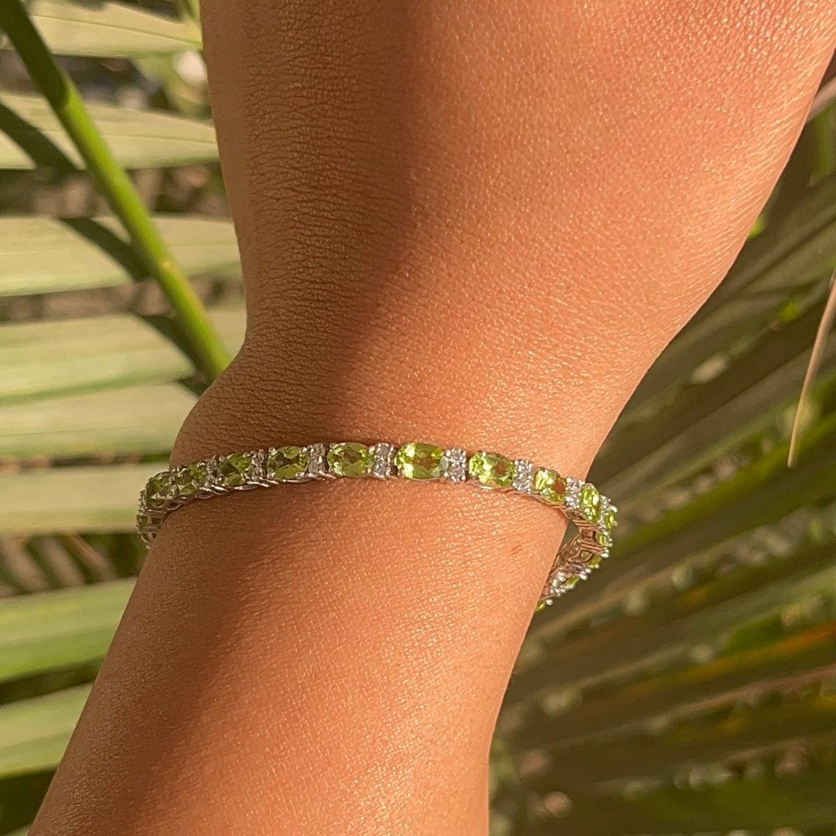 Classic Peridot & Zirkonia Eternity Tennisarmband für Oma Geschenk in Silber im Angebot 1