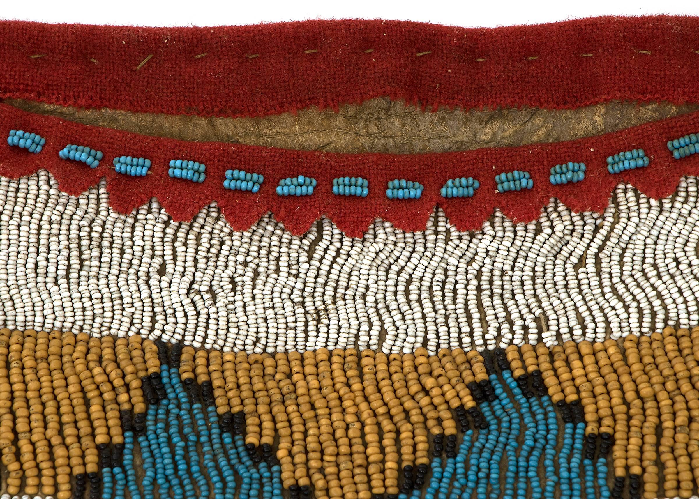 Robe amérindienne classique d'époque perlée, Blackfeet « Plains », vers 1860 3