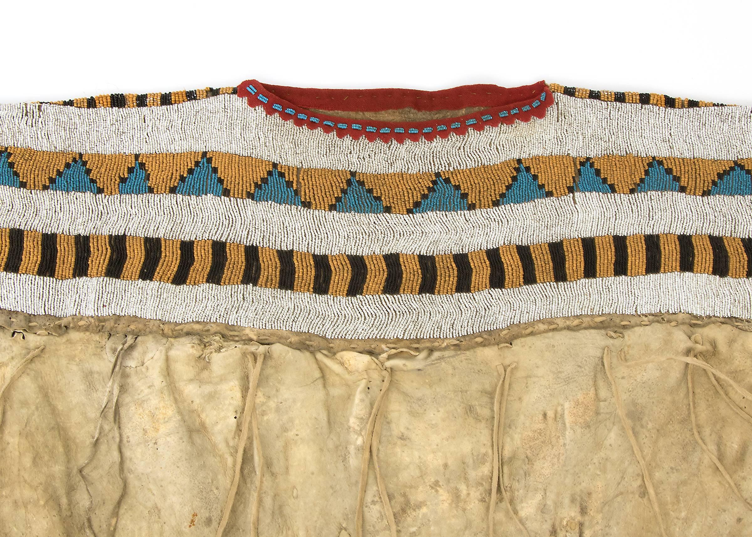 Amérindien Robe amérindienne classique d'époque perlée, Blackfeet « Plains », vers 1860