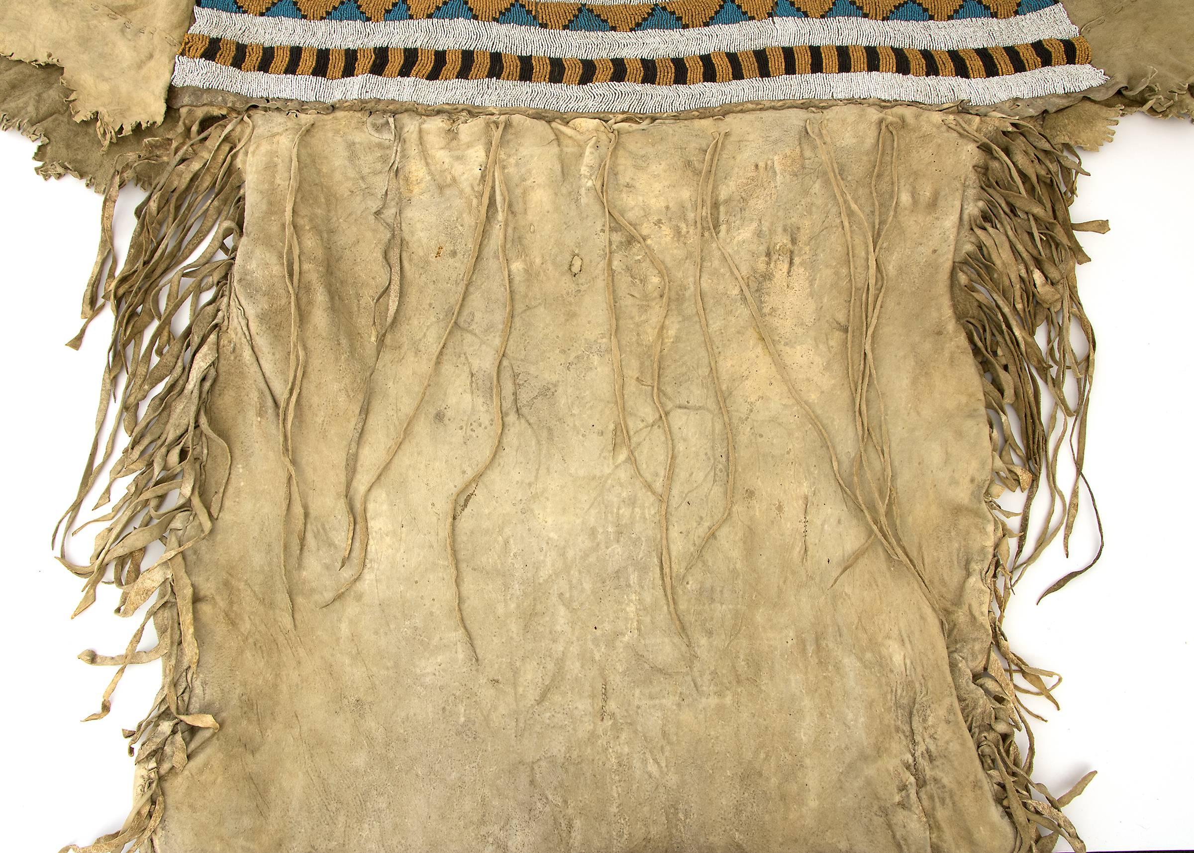 Robe amérindienne classique d'époque perlée, Blackfeet « Plains », vers 1860 Bon état à Denver, CO