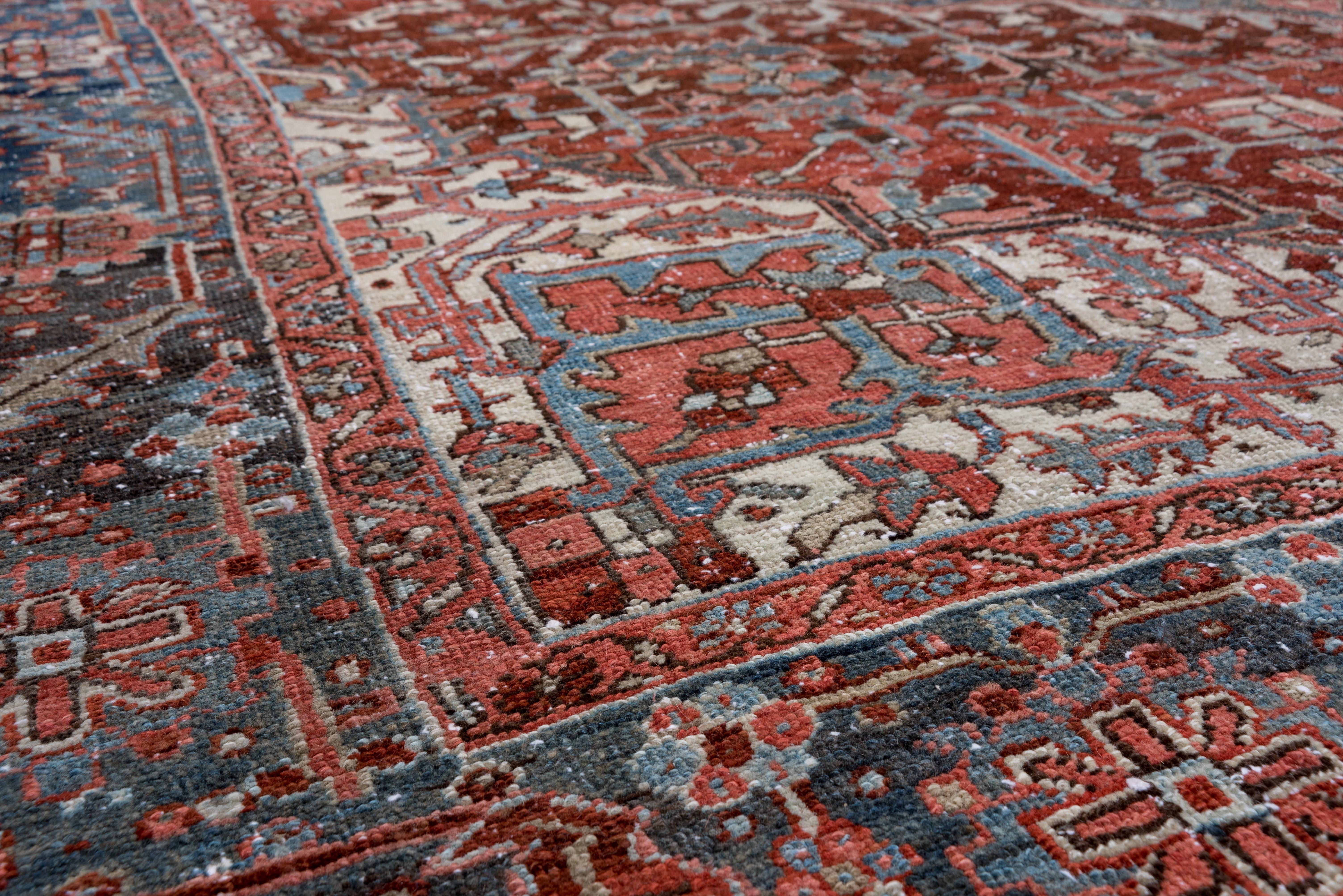 Classic Persian Heriz Carpet, circa 1910s In Good Condition For Sale In New York, NY