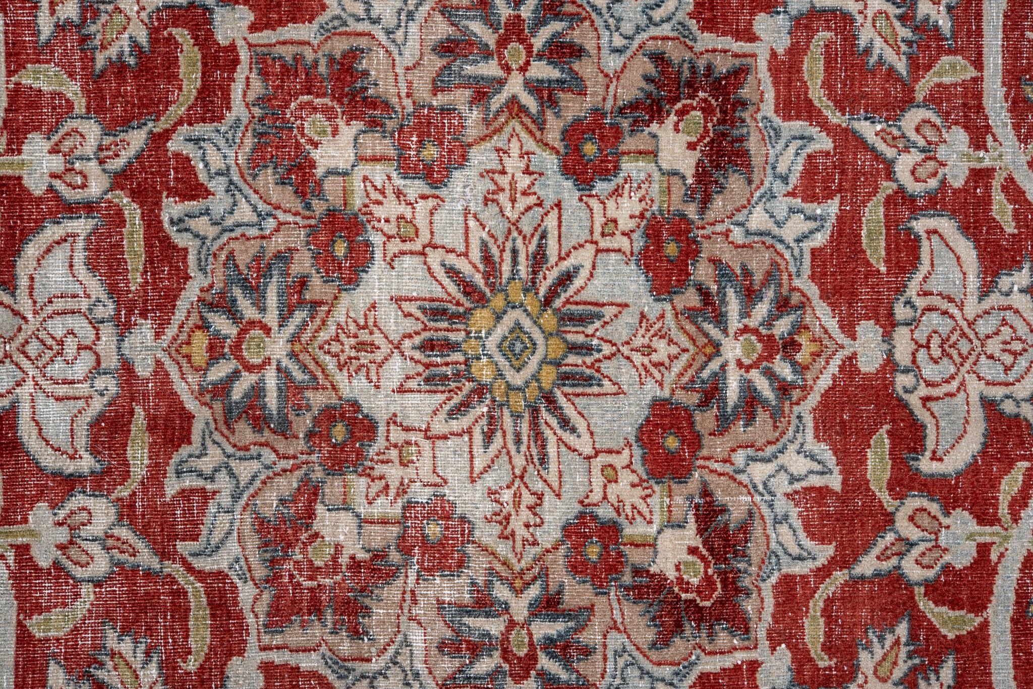 Medallón Central Persa Clásico de Isfahán en Excelente estado para la venta en New York, NY