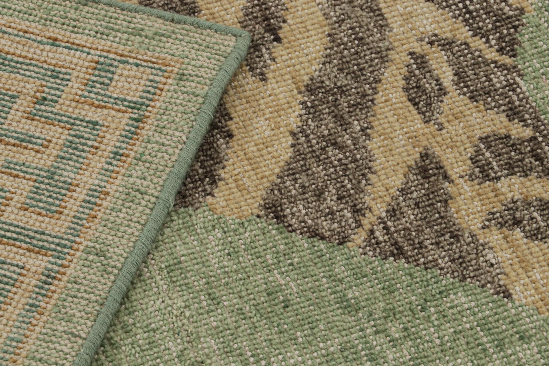 Laine Tapis Classic Pictorial Tiger in Green and Brown Custom Pattern By Rug & Kilim en vente