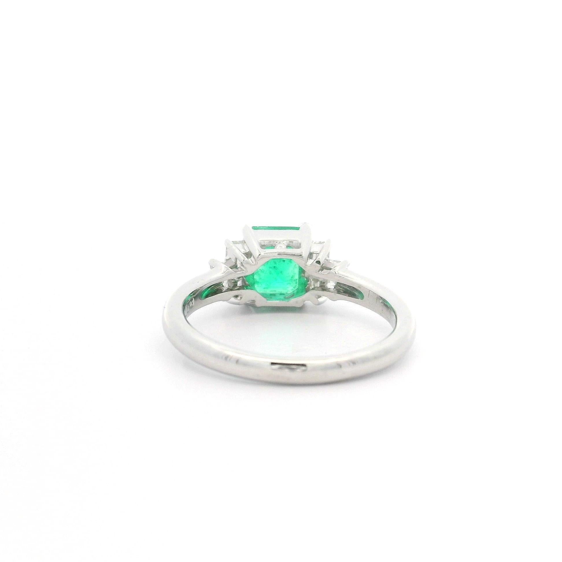 Classic Platinum 1.5ctw Emerald & Baguette Diamond Step Style Sides Ring For Sale 2