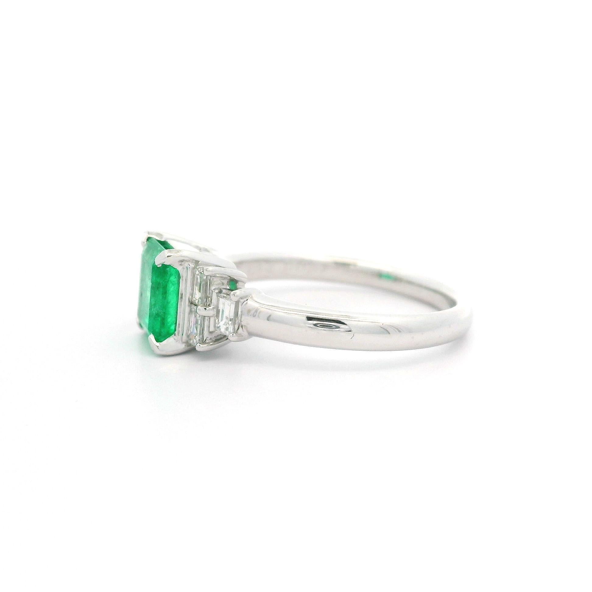 Classic Platinum 1.5ctw Emerald & Baguette Diamond Step Style Sides Ring For Sale 3