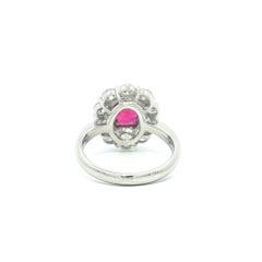Anello classico in platino 2,67ctw GIA Oval Vivid Red Ruby Diamond Halo Cluster