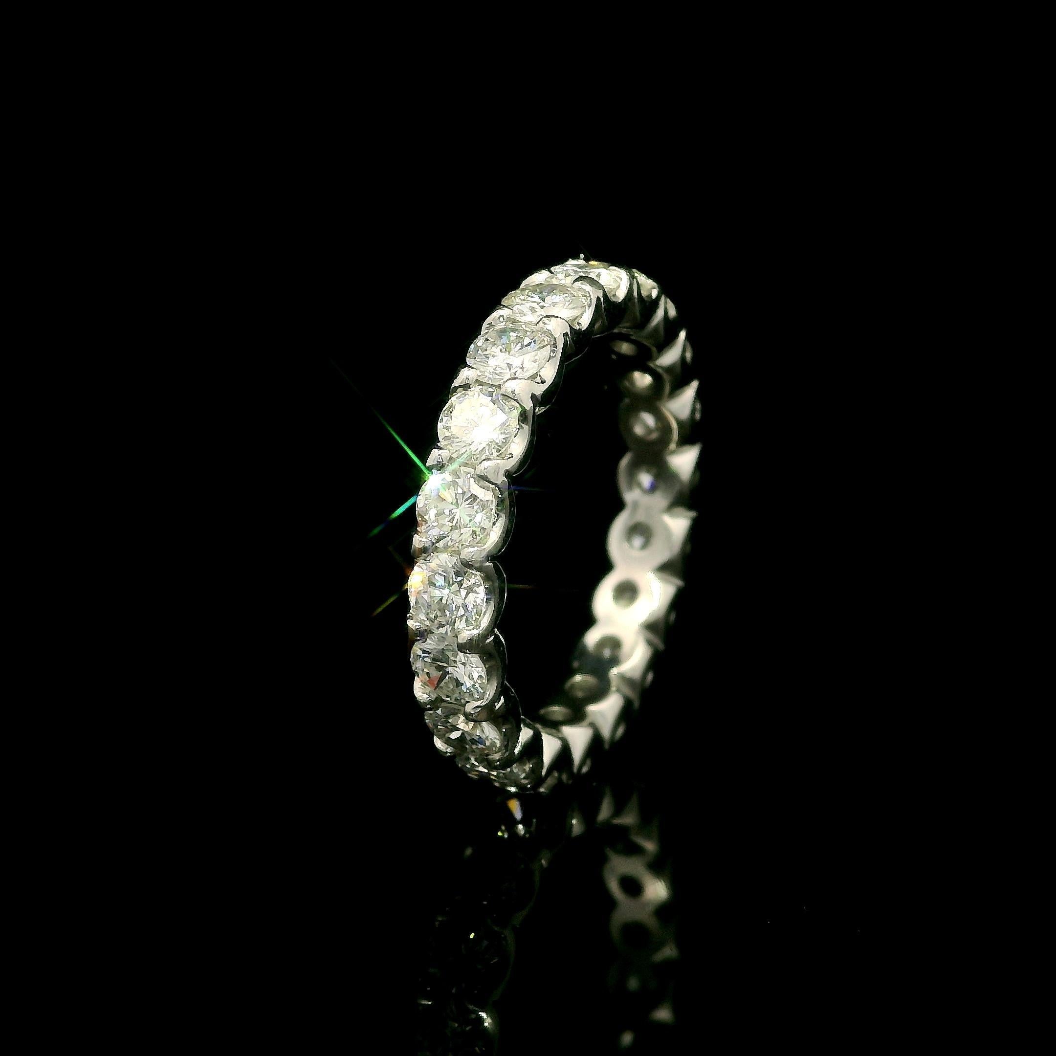 Anillo clásico de platino con diamantes de corte redondo de 2 ctw en Excelente estado para la venta en Montclair, NJ