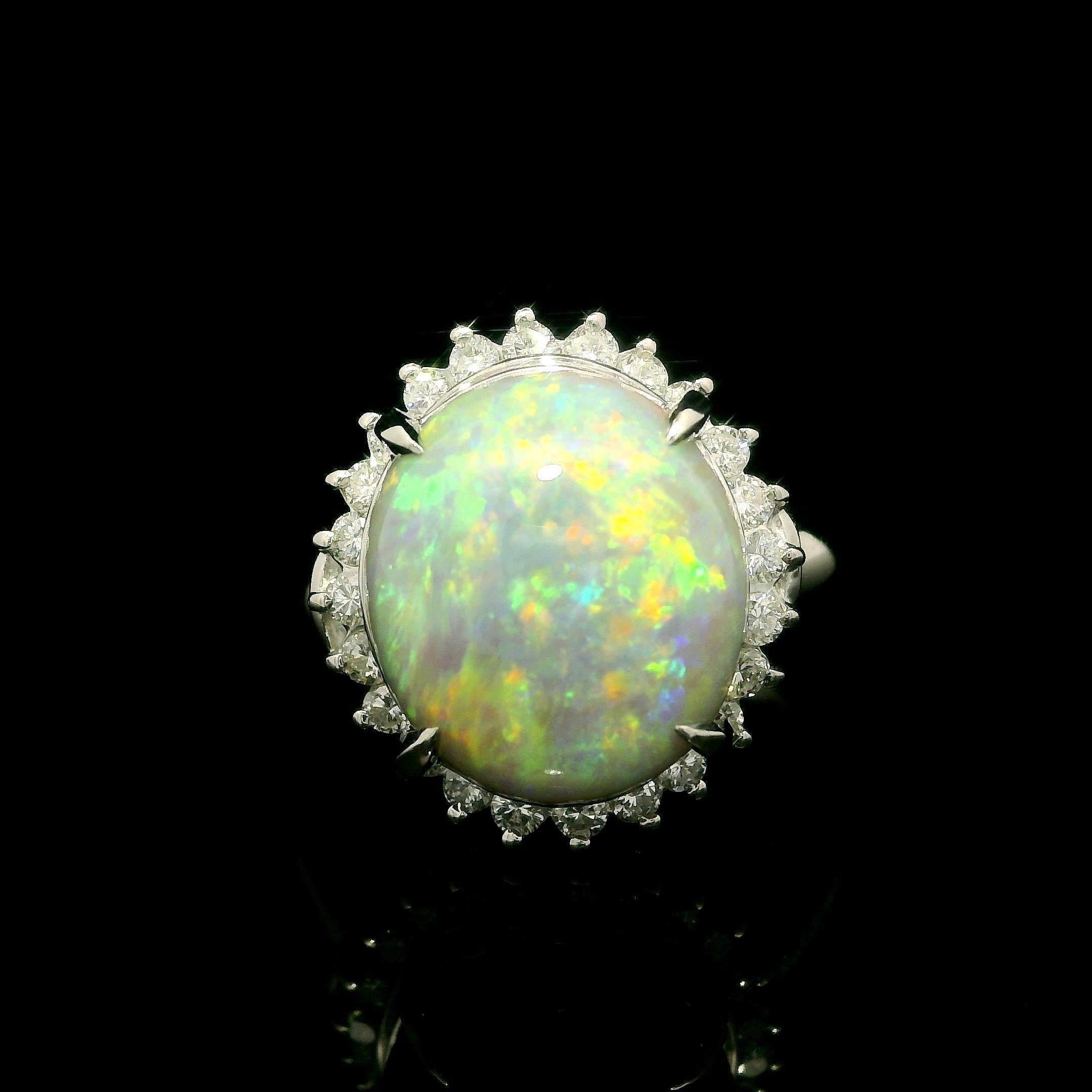 Classic Platinum 5.04ctw Oval Nice Play of Colors Opal & Round Diamond Halo Ring (Bague de halo en platine avec opale et diamant rond) en vente 8