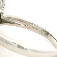 Classic Platinum 5.04ctw Oval Nice Play of Colors Opal & Round Diamond Halo Ring (Bague de halo en platine avec opale et diamant rond)