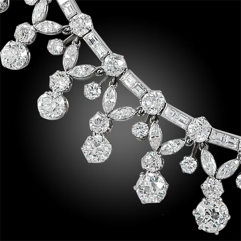 Taglio rotondo Collana classica di diamanti in platino in vendita