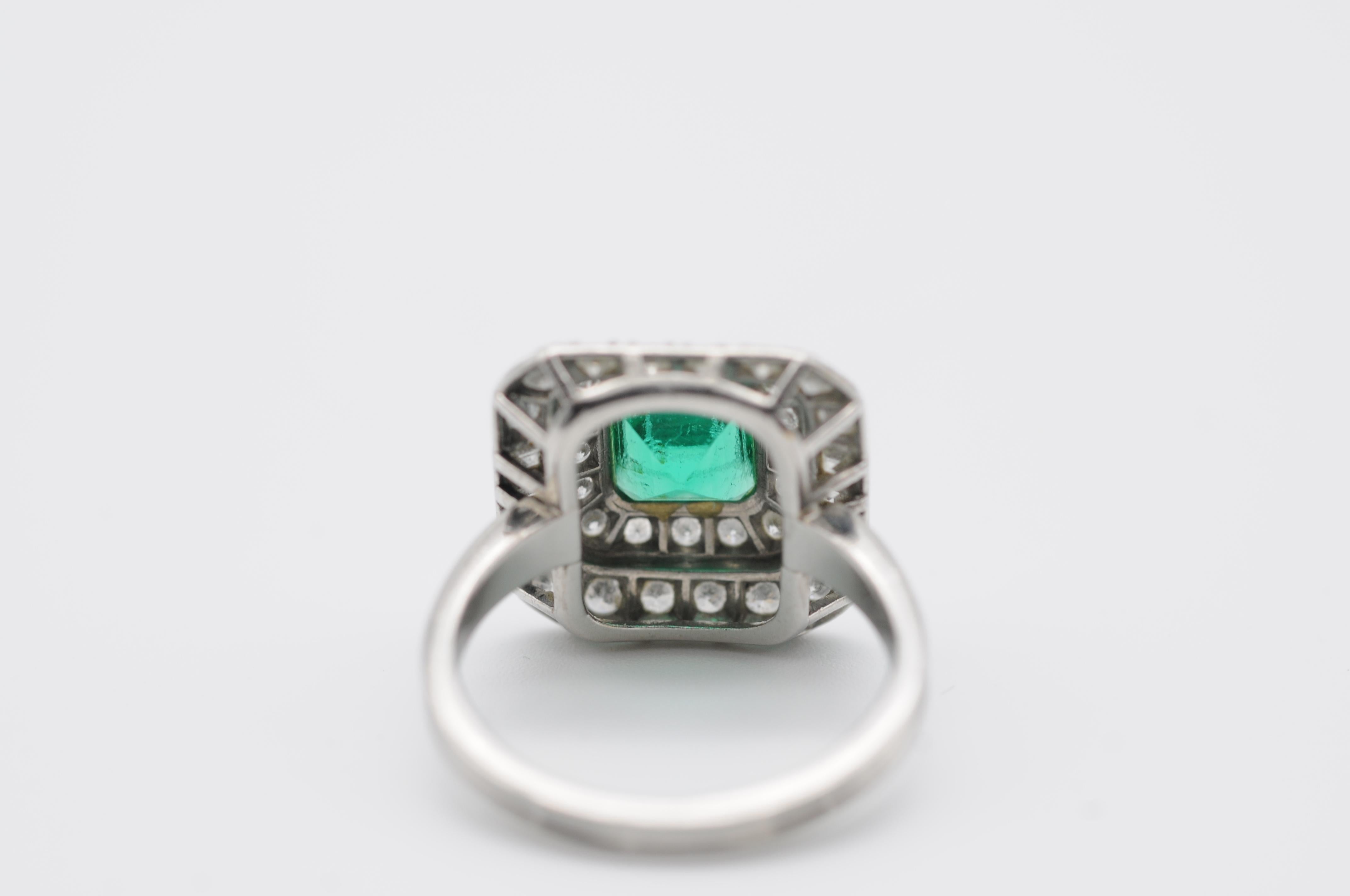 Classic Platinum Emerald Ring with Diamonds 5