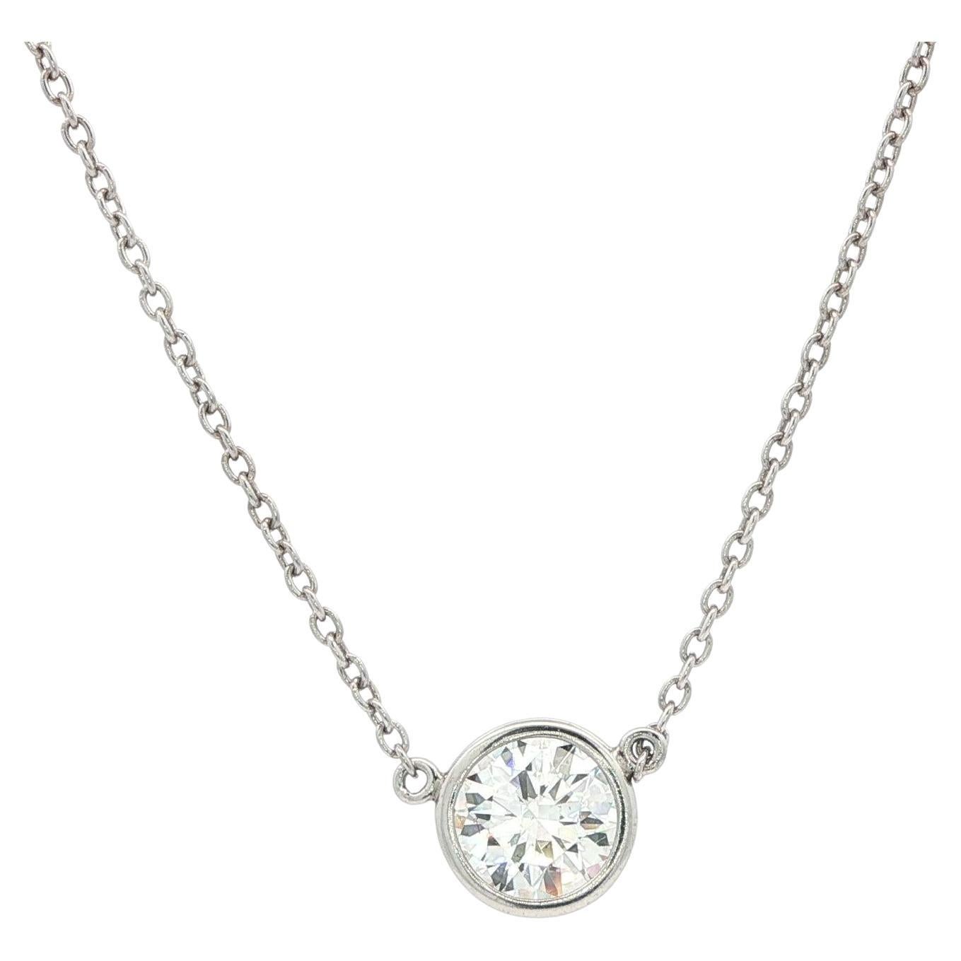 Collier classique en platine GIA 1.21ct G VS1 Round Bezel Diamond Solitaire Pendant Necklace en vente