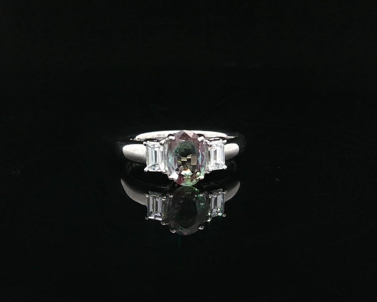 A voir absolument !
--Pierre(s) :...
(5) Chrysobéryl Alexandrite Véritable Naturelle - Coupe Brillant Ovale - Serti - Changement de Couleur - Vert - Bleu virant au Pourpre - 1.17ct (exact )
** Voir les détails de la certification ci-dessous pour des