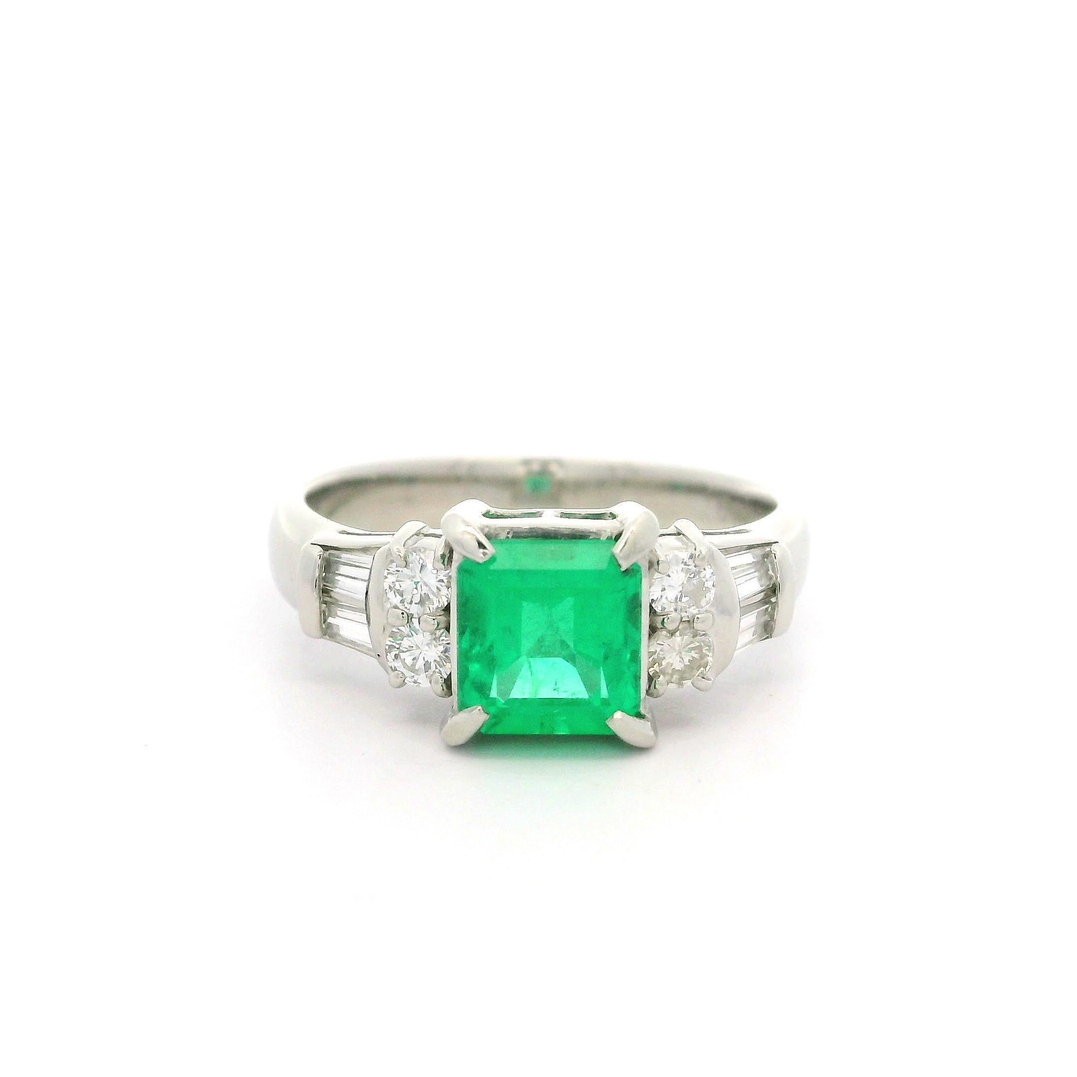 Classic Platin GIA 1,5ctw achteckigen kolumbianischen Smaragd w / Diamant Timeless Ring (Baguetteschliff) im Angebot