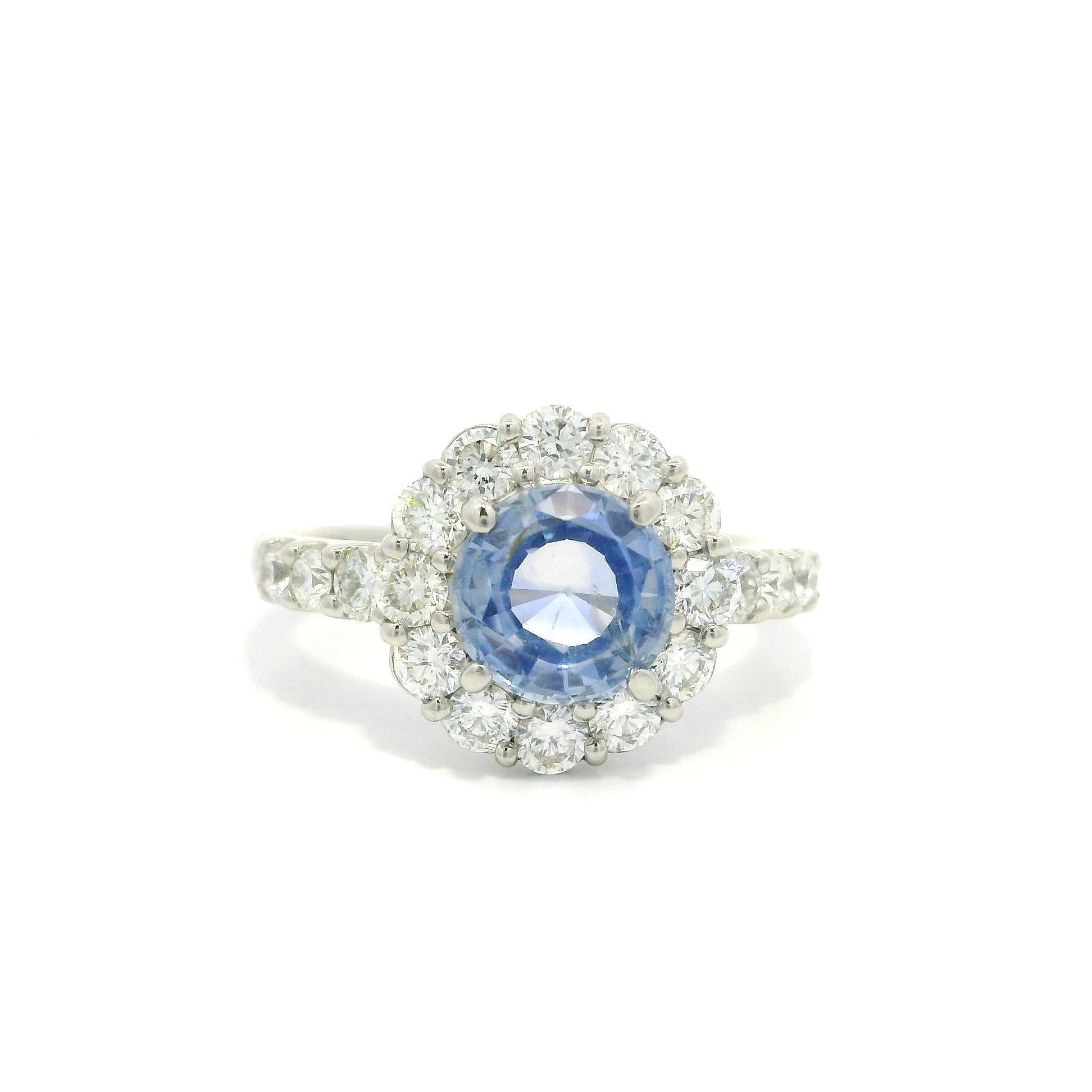 Anello classico in platino GIA da 2,66 carati senza calore con zaffiro rotondo e diamante a forma di anello moderno in vendita 6