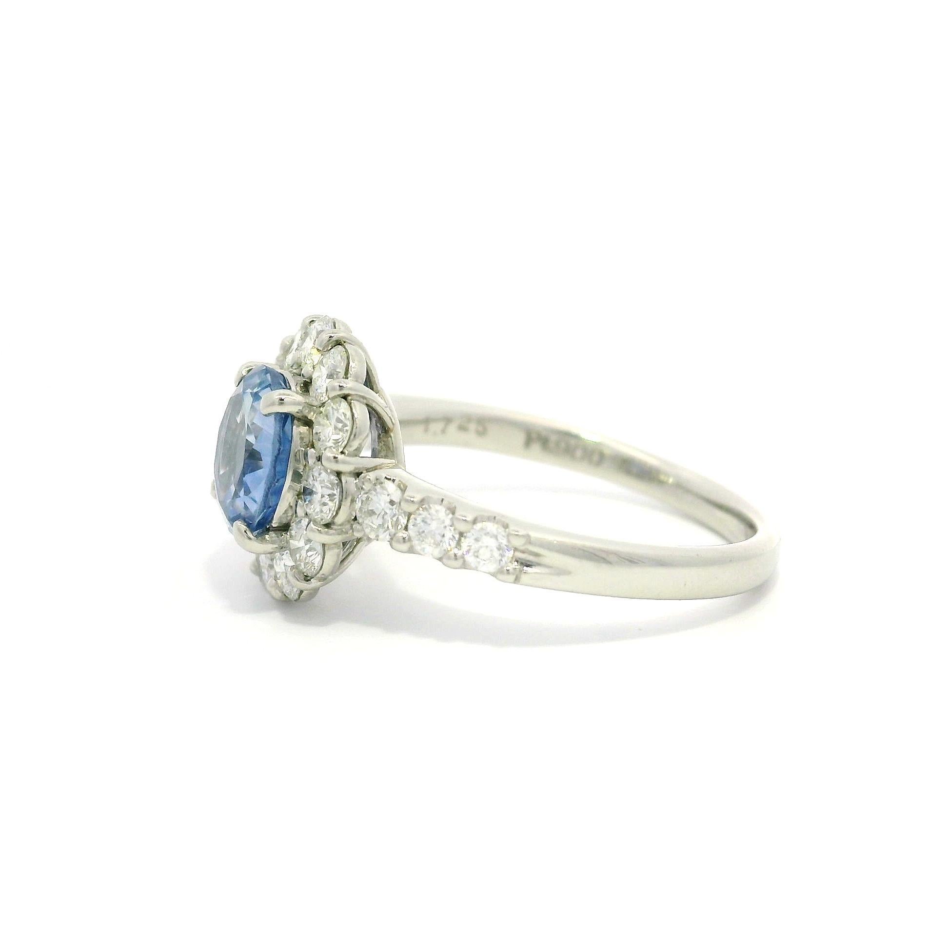 Anello classico in platino GIA da 2,66 carati senza calore con zaffiro rotondo e diamante a forma di anello moderno in vendita 4